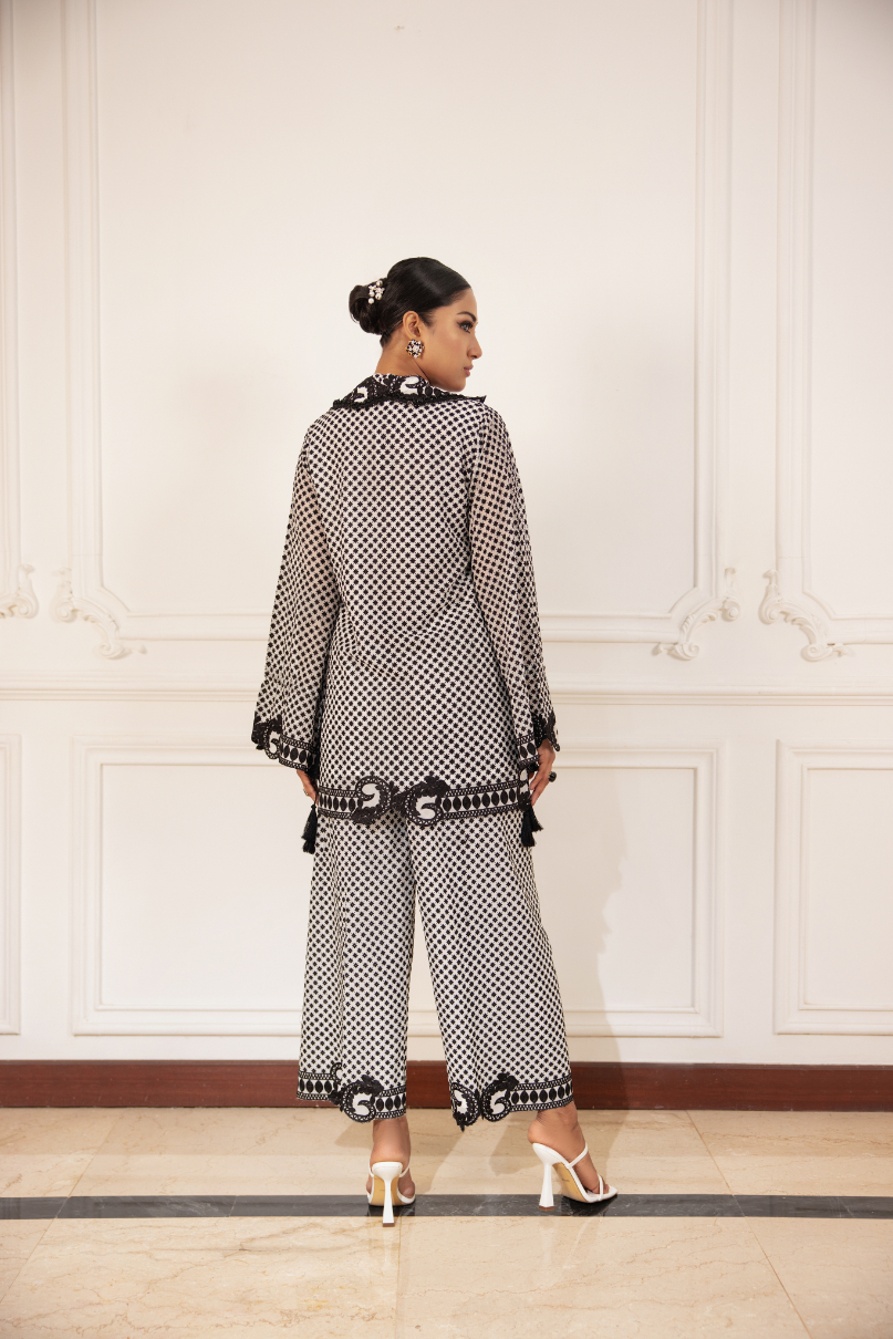 Black & White Dorri Work Chiffon Kurta Set (2-Piece) - Image 3