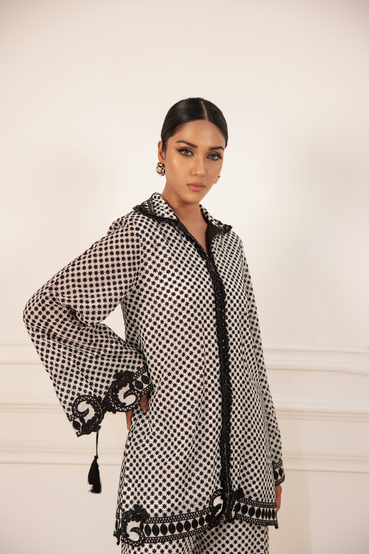 Black & White Dorri Work Chiffon Kurta Set (2-Piece) - Image 4