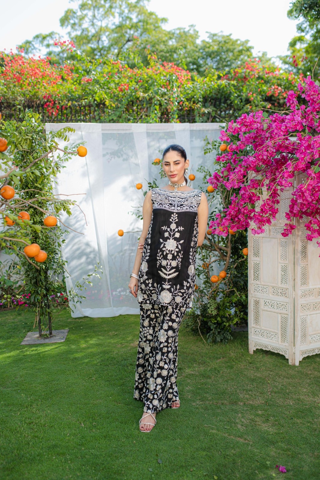 Pakistani Black Embroidered Chiffon Silk Kurta Set (2-Piece) - Image 2