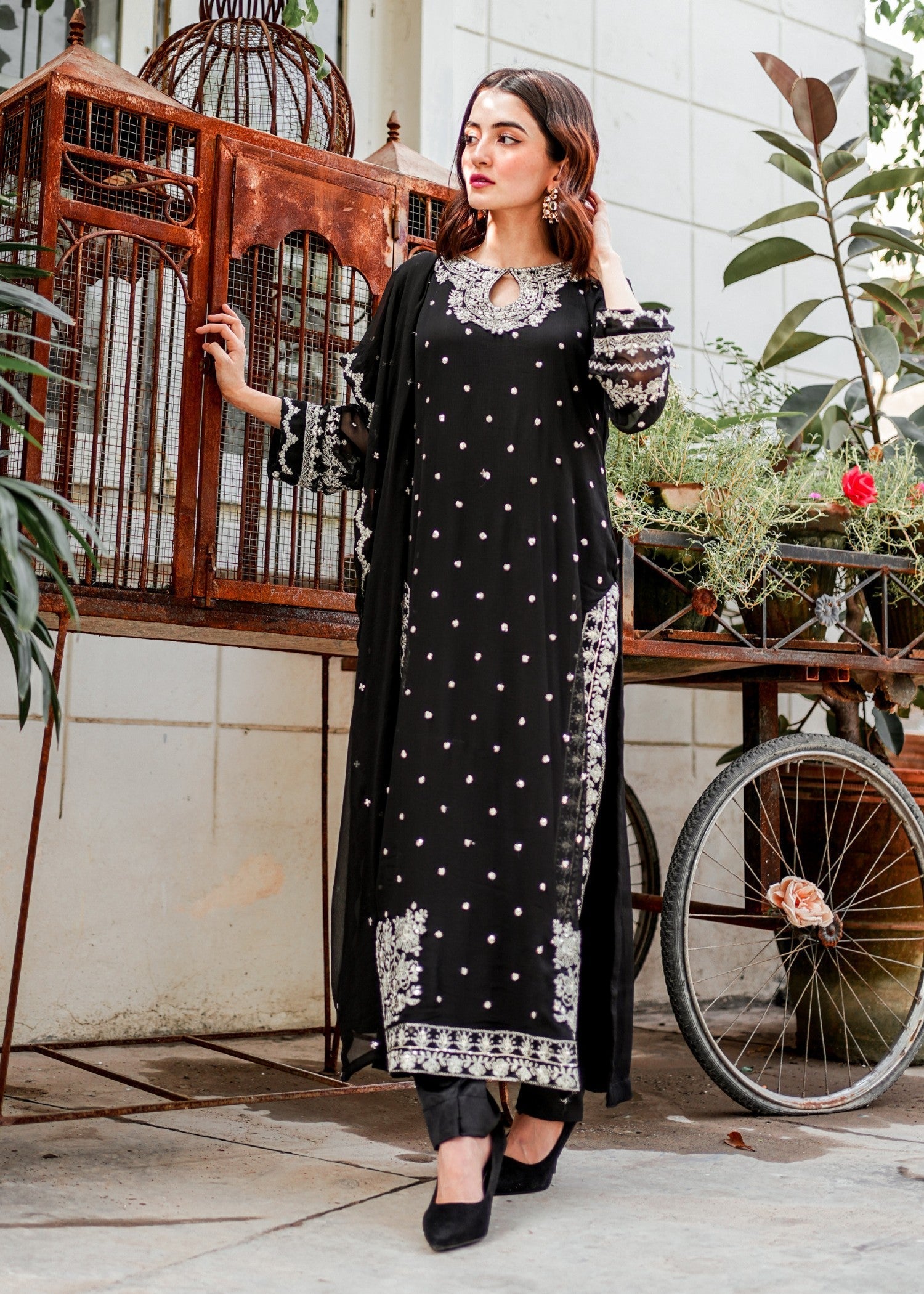 Black Embroidered Chiffon Kurta Set (3-Piece) - Image 4