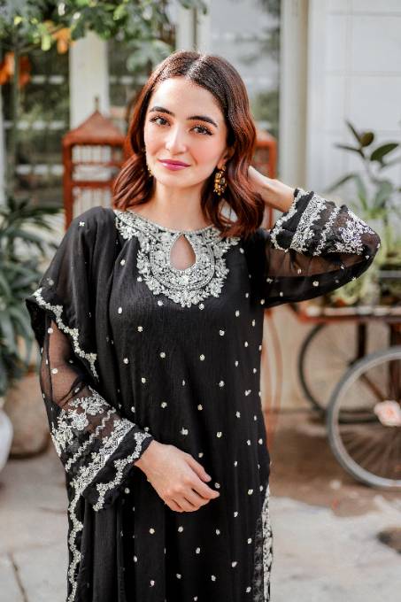 Black Embroidered Chiffon Kurta Set (3-Piece) - Image 5