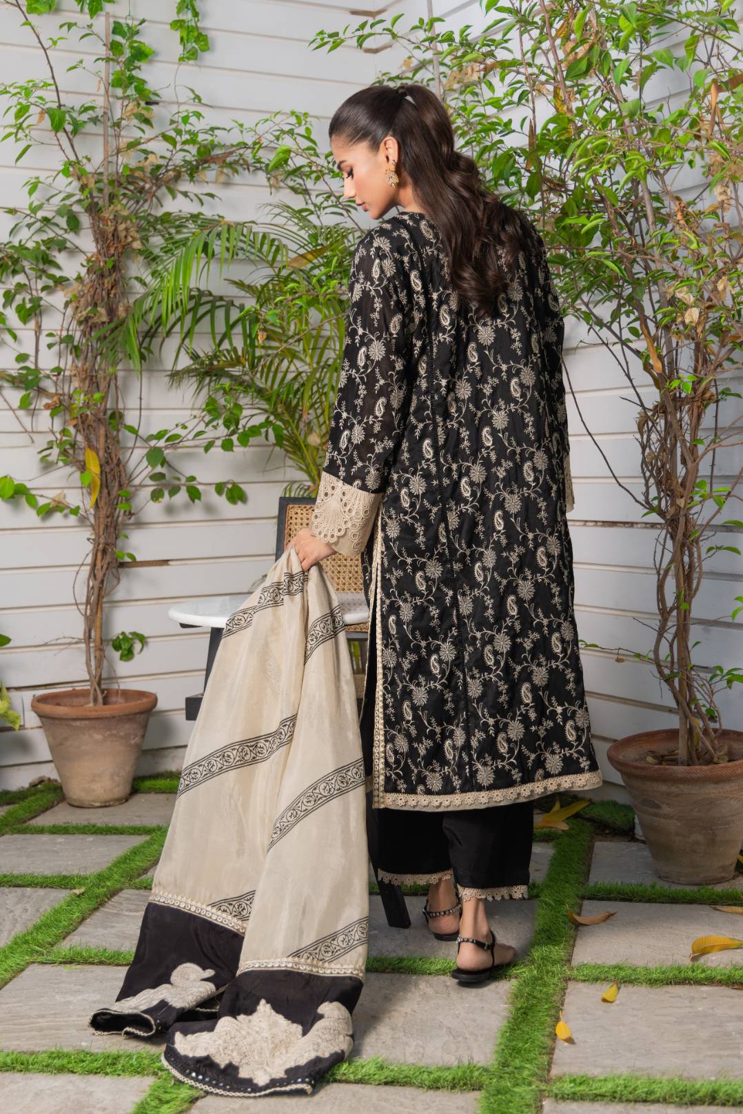 Black Mirror Work Cotton Silk Salwar Kameez (3-Piece) - Image 5