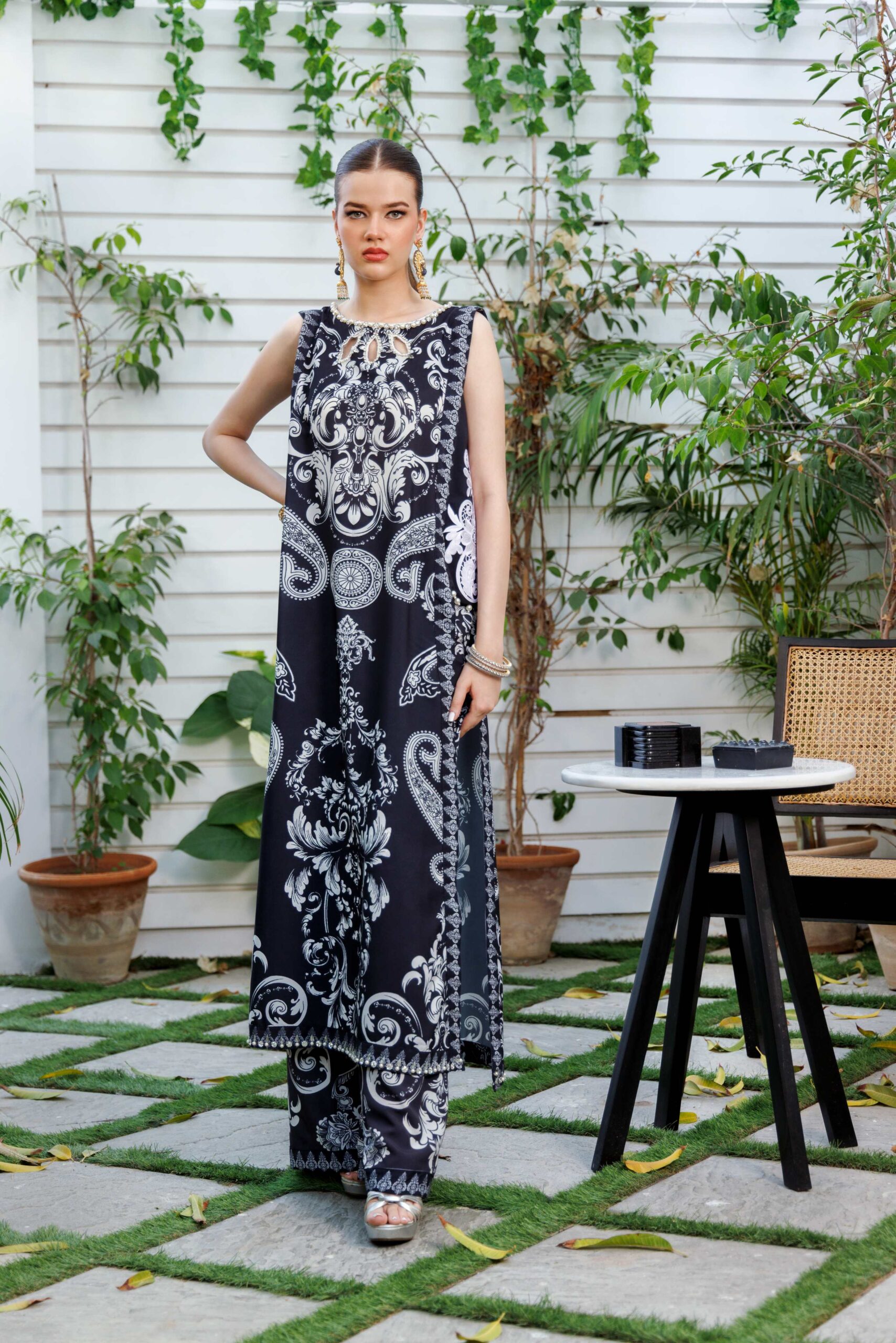 Black Digital Printed Crepe Silk Kurta Set (2-Piece) - Image 2