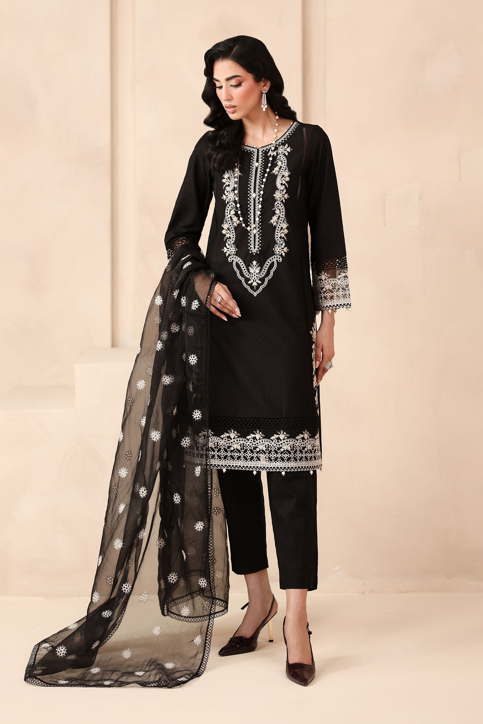 Black Embroidered Dobby 3-Piece Suit - Image 4