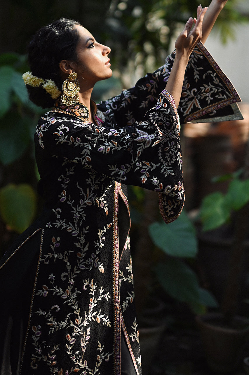 Pakistani Black Hath-Aari Embroidered Self Jamawar Jacket (2-Piece) - Image 4