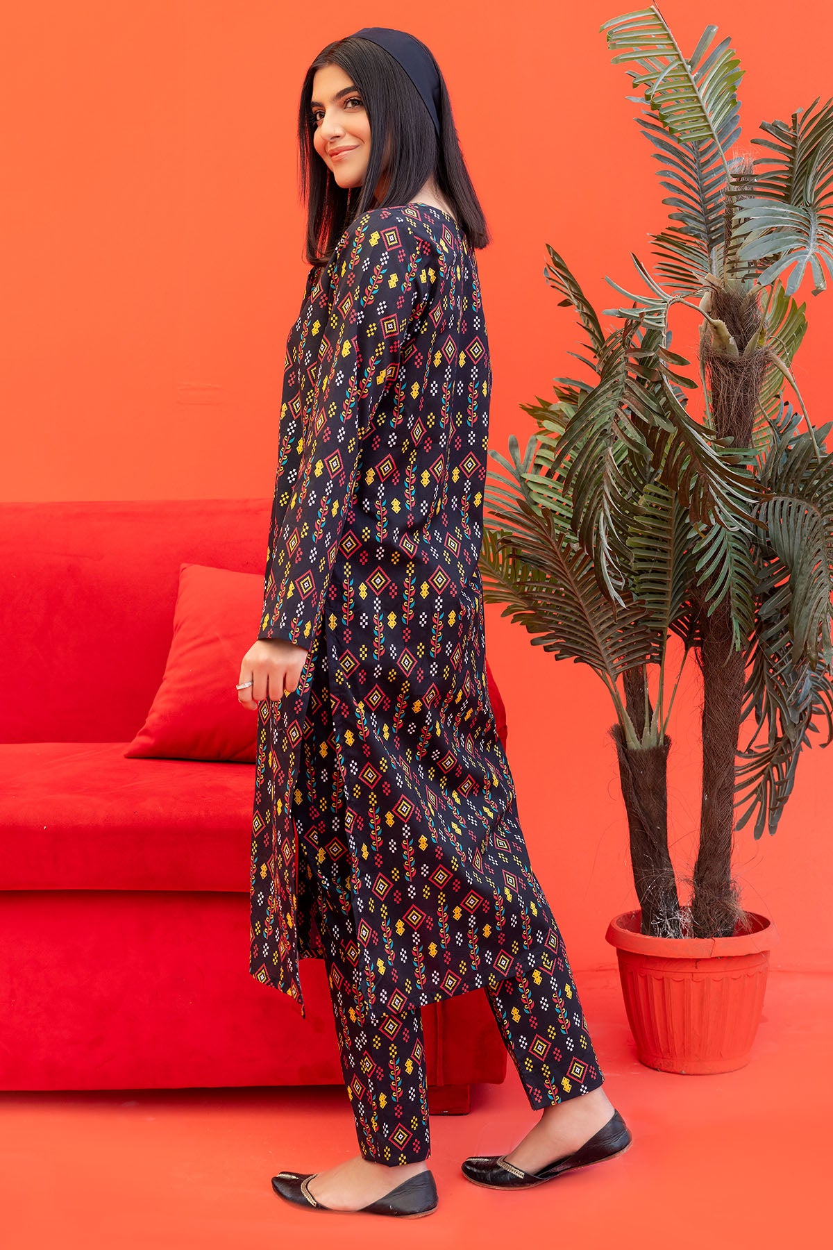 Pakistani Black Digital Printed Lawn Salwar Kameez (2-Piece) - Image 3