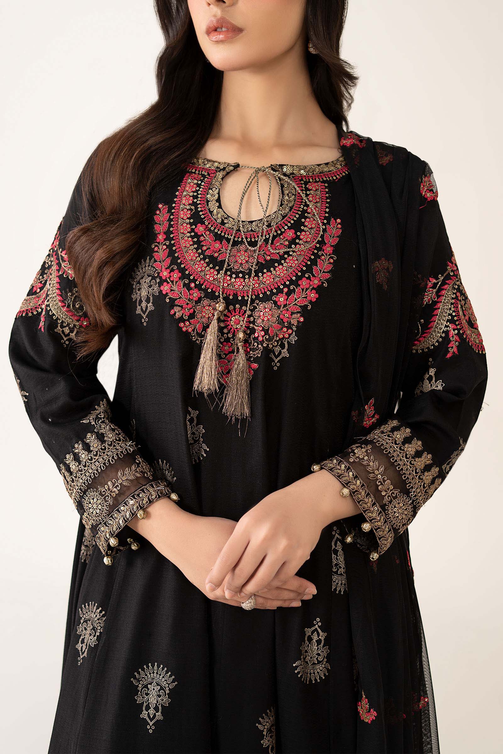 Black Embroidered Lawn Karandi Salwar Kameez (3-Piece) - Image 4