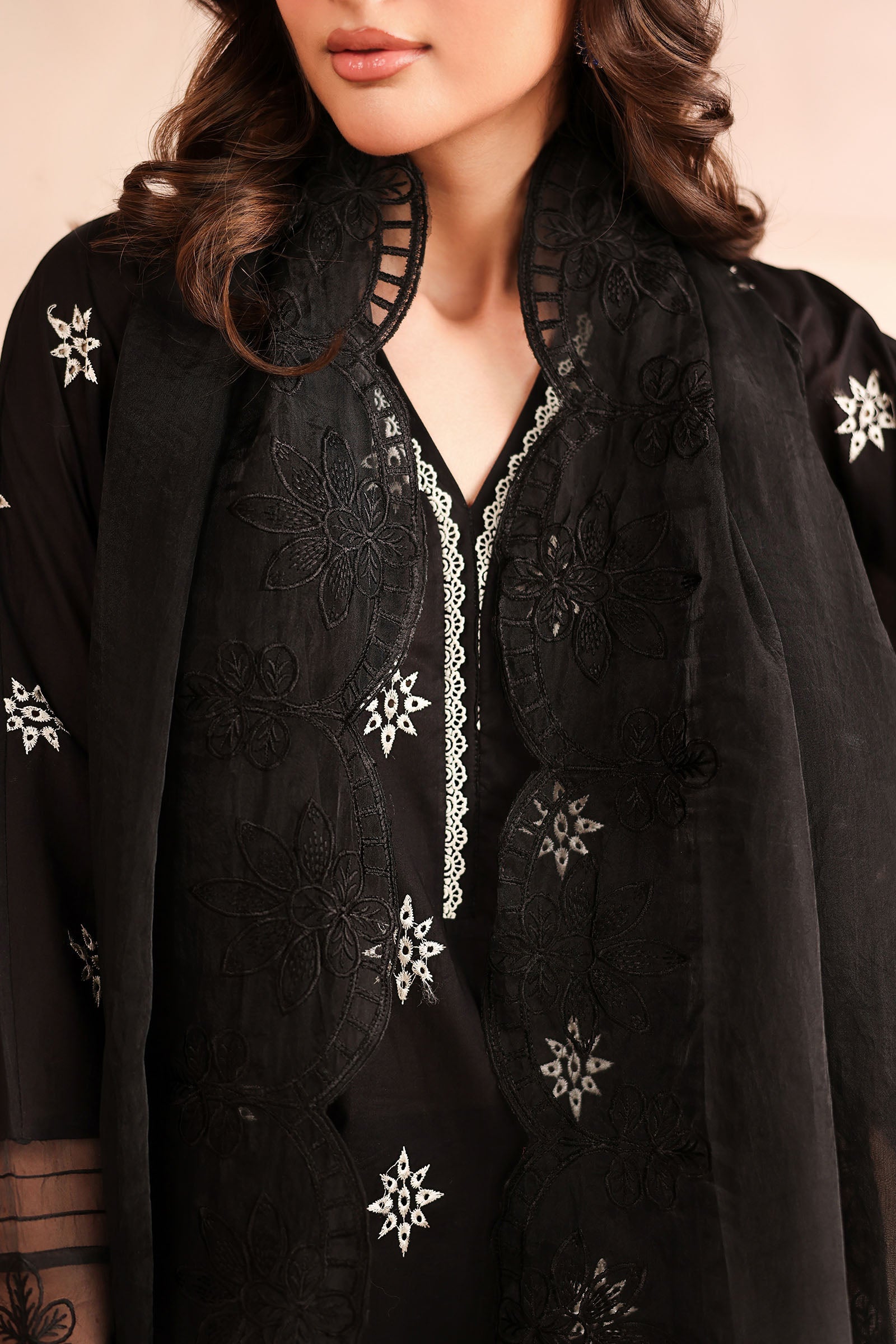 Black Embroidered Lawn 3-Piece Suit - Image 5