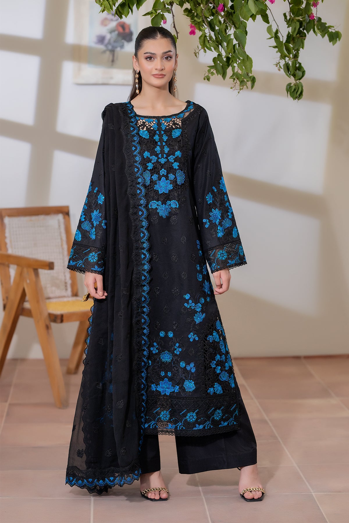 Black Embroidered Lawn 3-Piece Suit - Image 1
