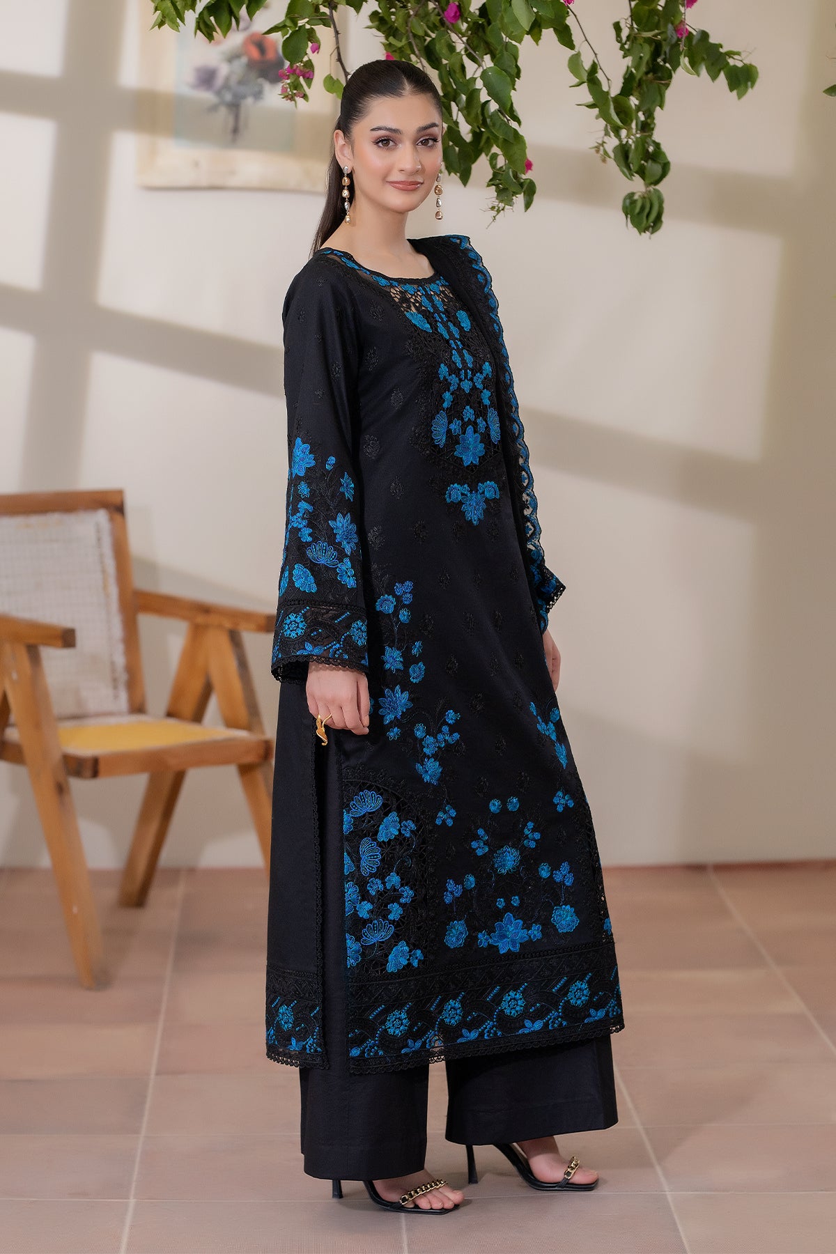 Black Embroidered Lawn 3-Piece Suit - Image 2