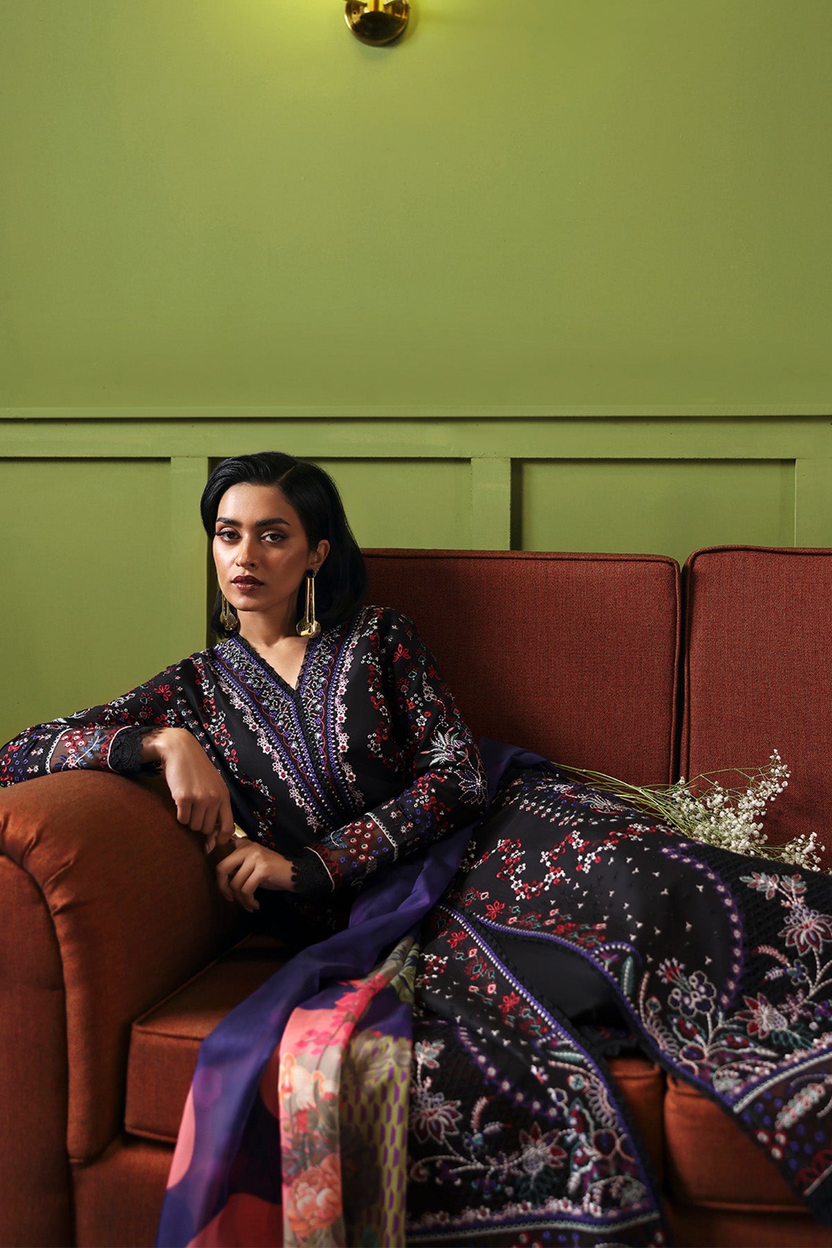 Black Embroidered Lawn & Organza Salwar Kameez (3-Piece) - Image 4