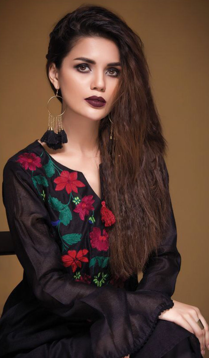 Black Floral Embroidered Lightweight Kurta Set (2-Piece) - Image 2