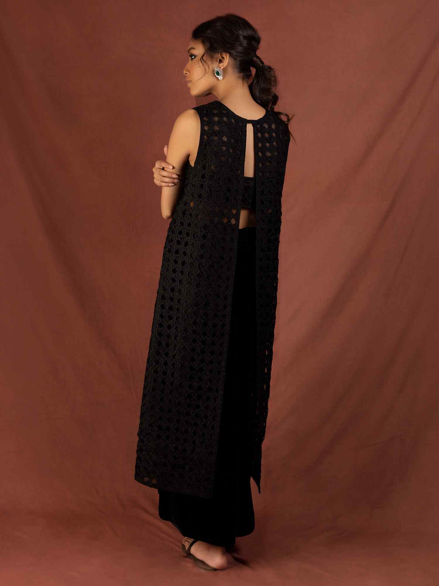 Pakistani Black Handwoven Lattice Organza Kurta (2-Piece) - Image 2
