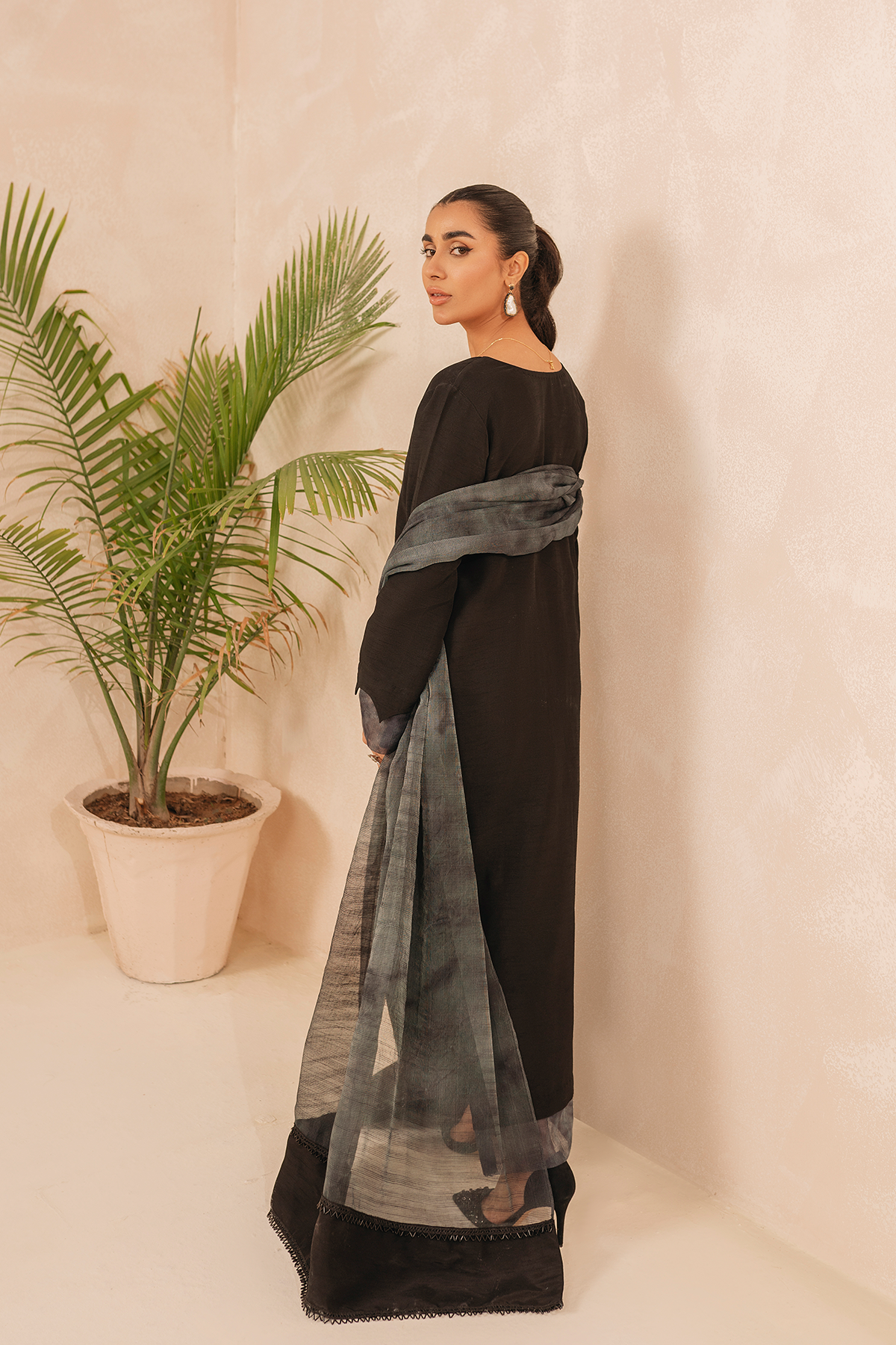 Pakistani Black Cut Dana Raw Silk Salwar Kameez (3-Piece) - Image 2