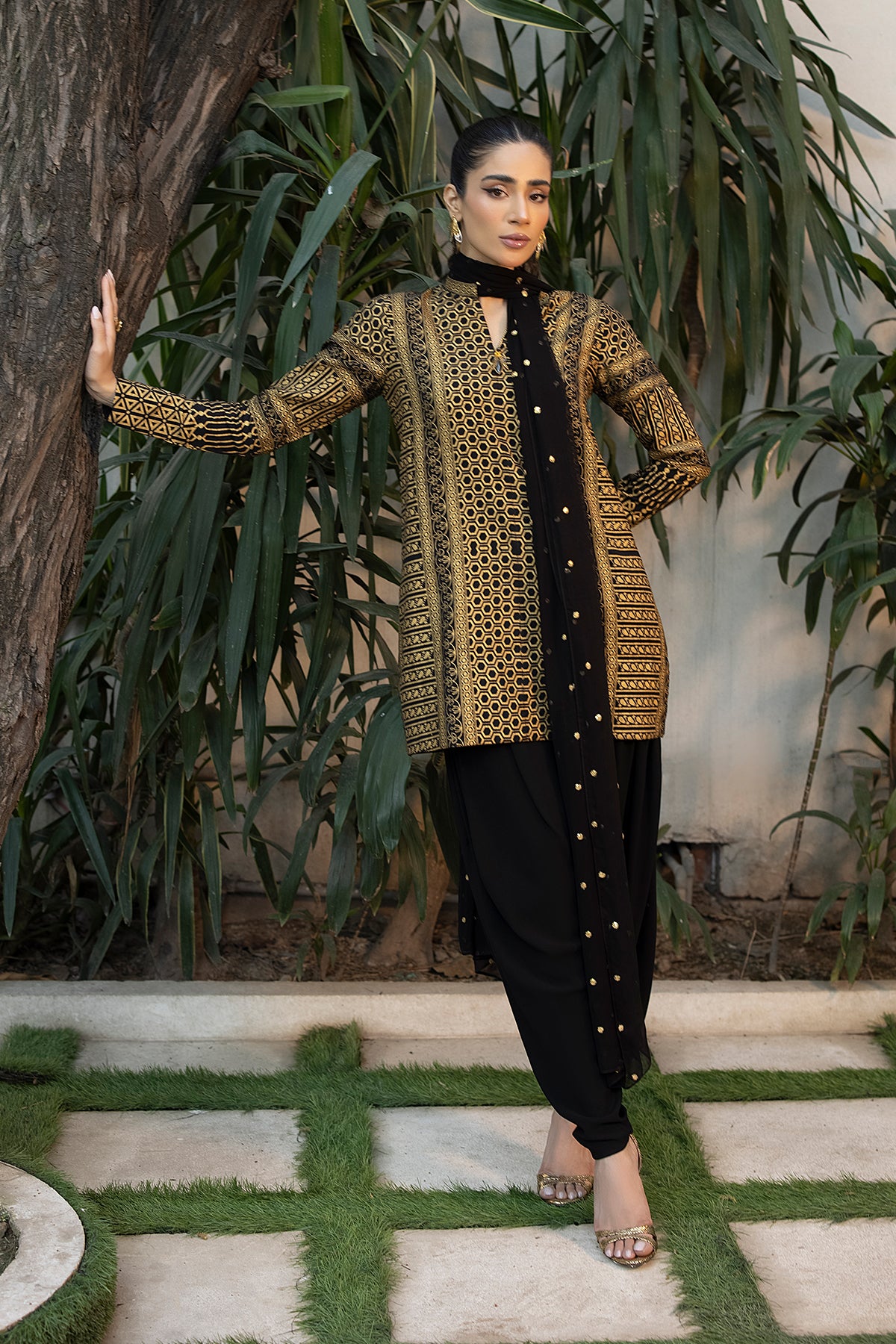 Black Screen-Printed Raw Silk Salwar Kameez (3-Piece) - Image 3