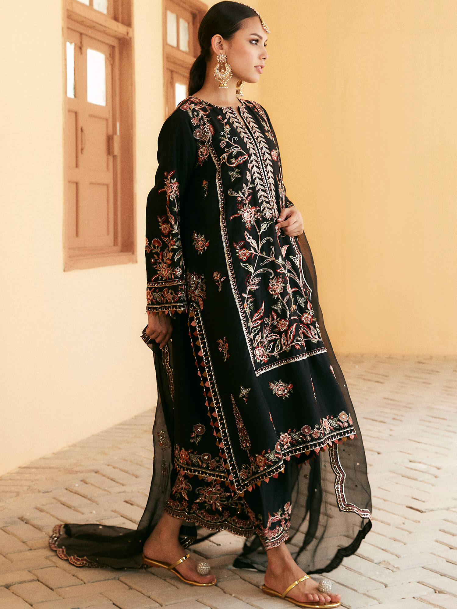 Black Zardozi Resham Raw Silk Kurta Set (3-Piece) - Image 3