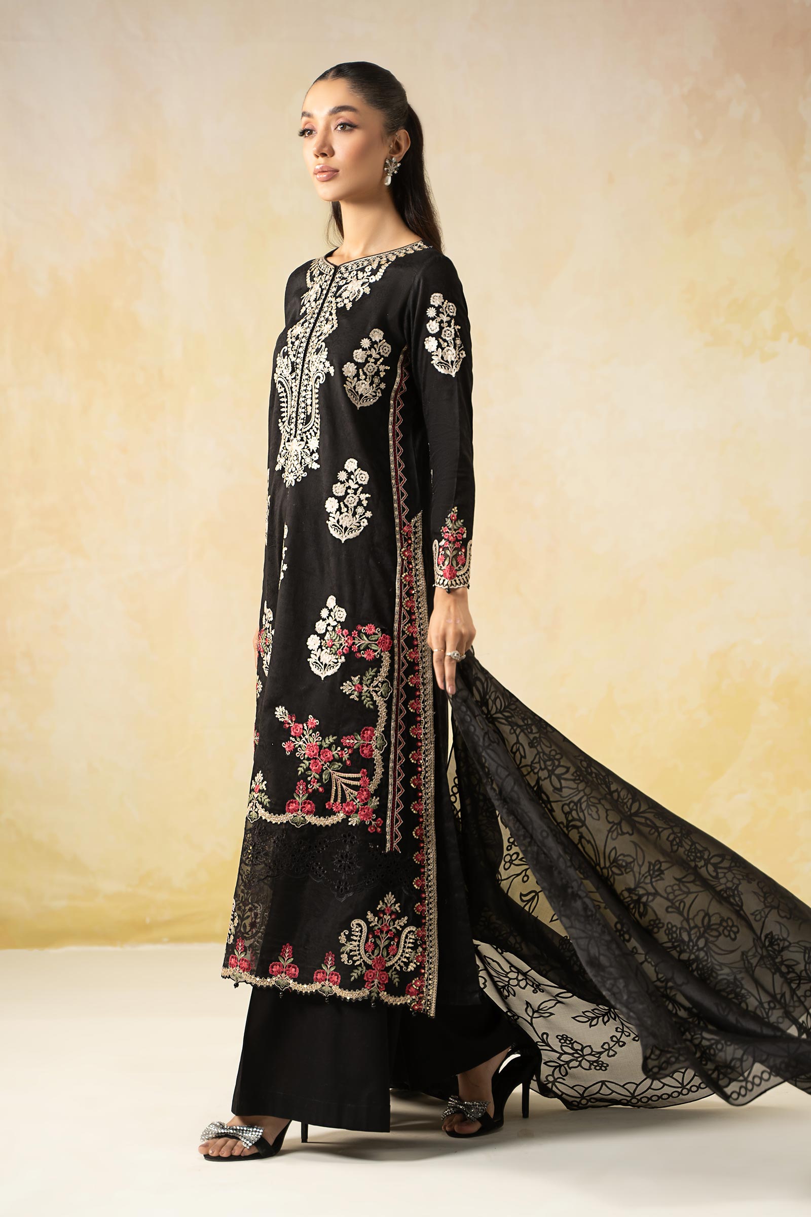 Pakistani Black Embroidered Self Jacquard Lawn Suit (3-Piece) - Image 4