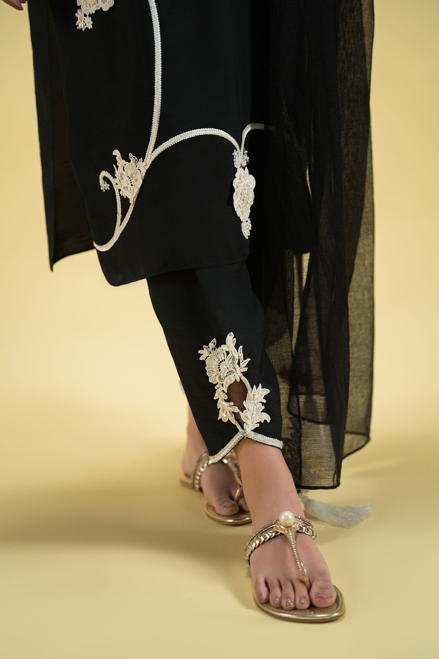 Black Embroidered Blended Silk Salwar Kameez (3-Piece) - Image 5