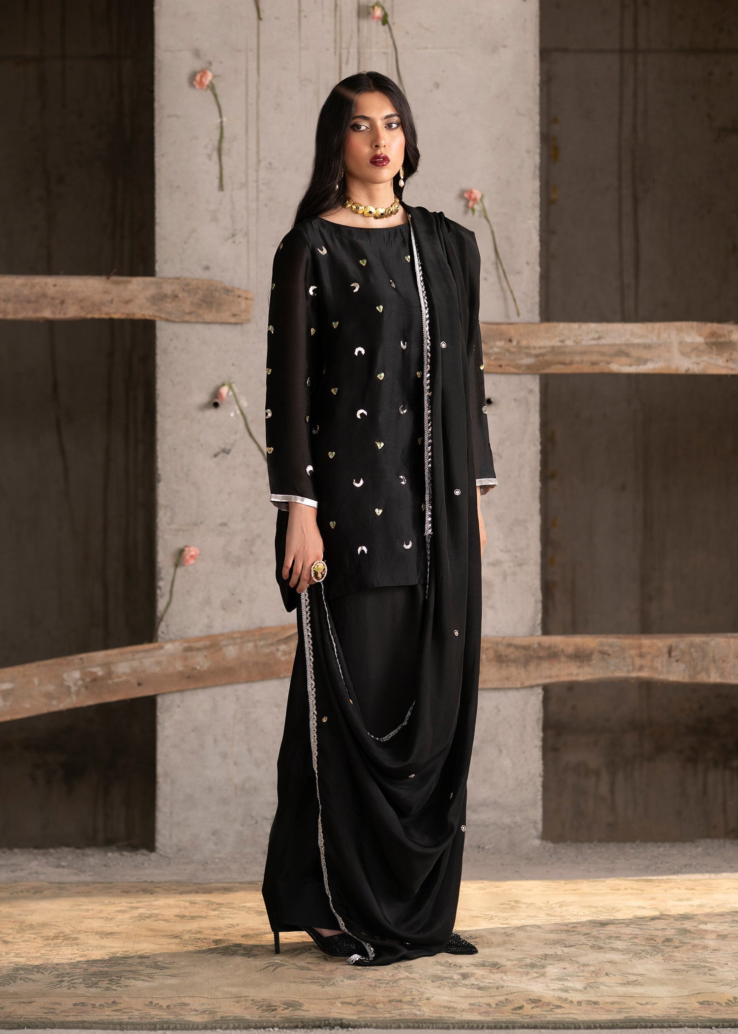 Pakistani Black Embellished Tissue Silk Kurta Set (3-Piece) - Image 10