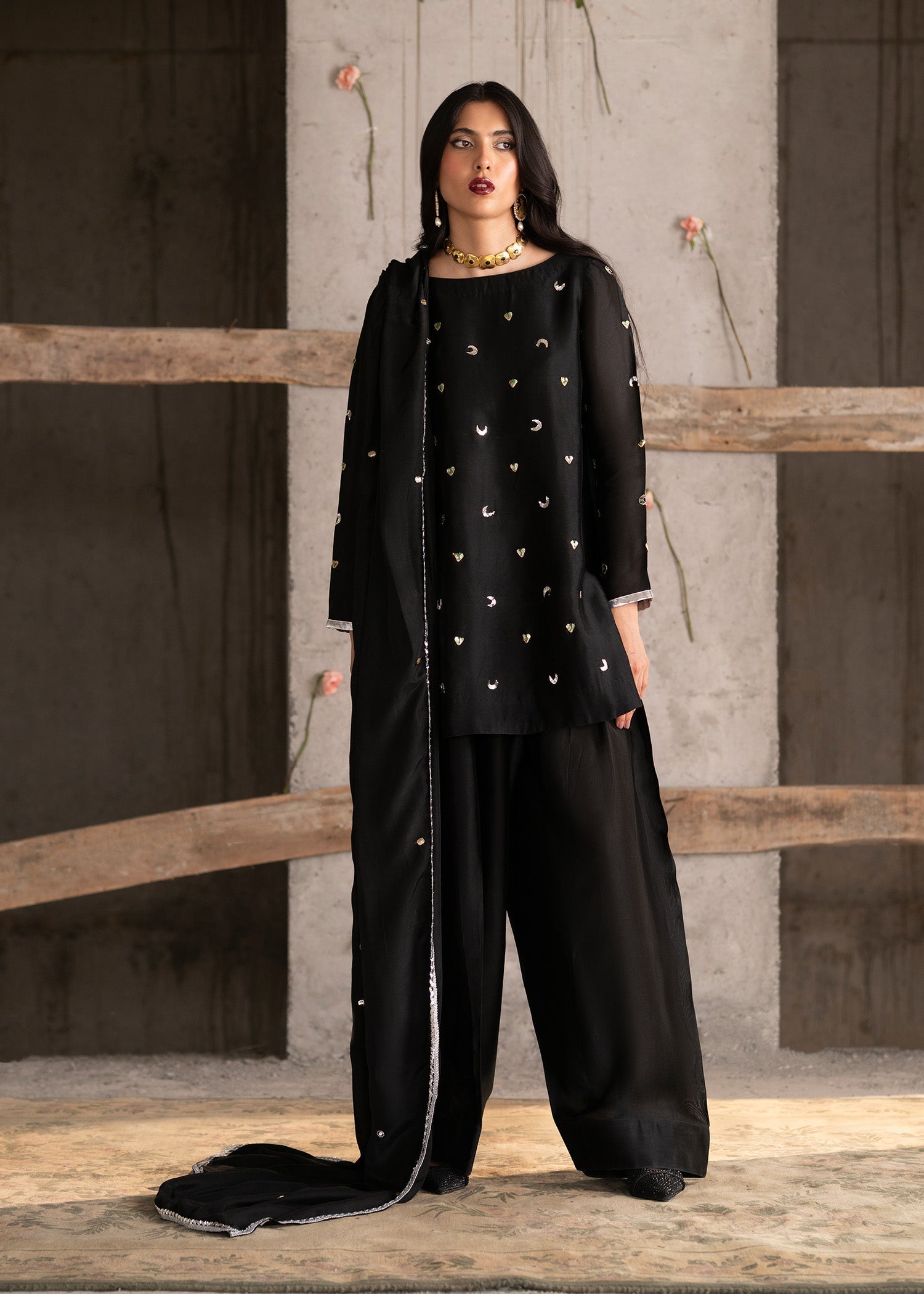 Pakistani Black Embellished Tissue Silk Kurta Set (3-Piece) - Image 2