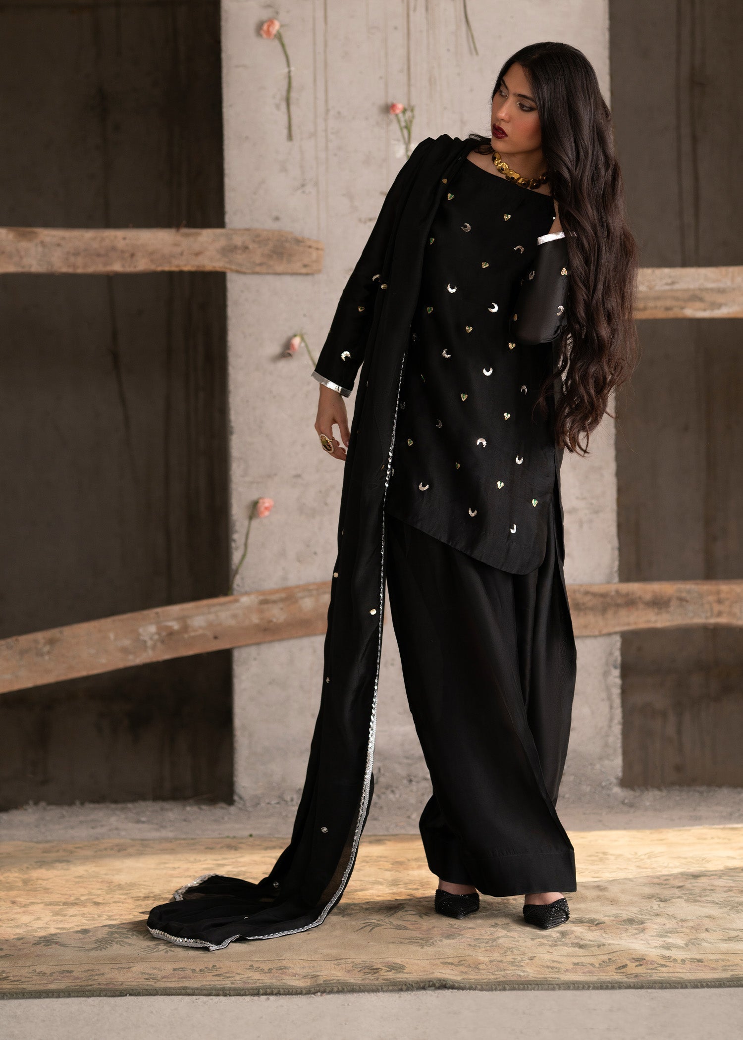 Pakistani Black Embellished Tissue Silk Kurta Set (3-Piece) - Image 3