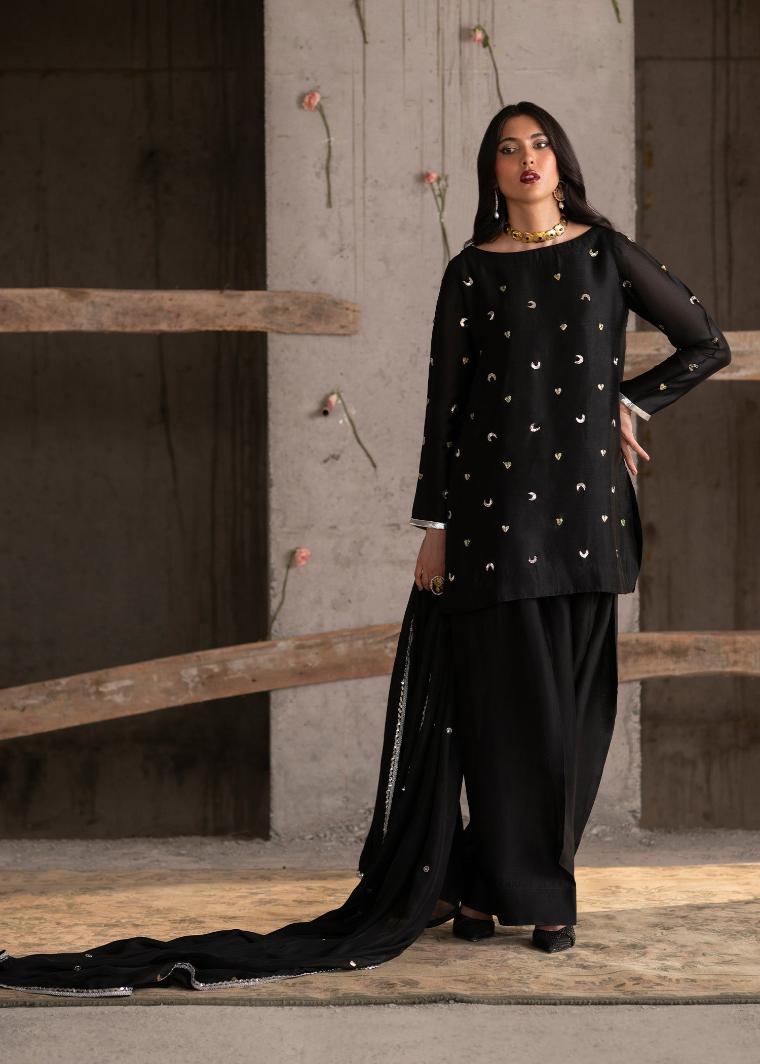 Pakistani Black Embellished Tissue Silk Kurta Set (3-Piece) - Image 4