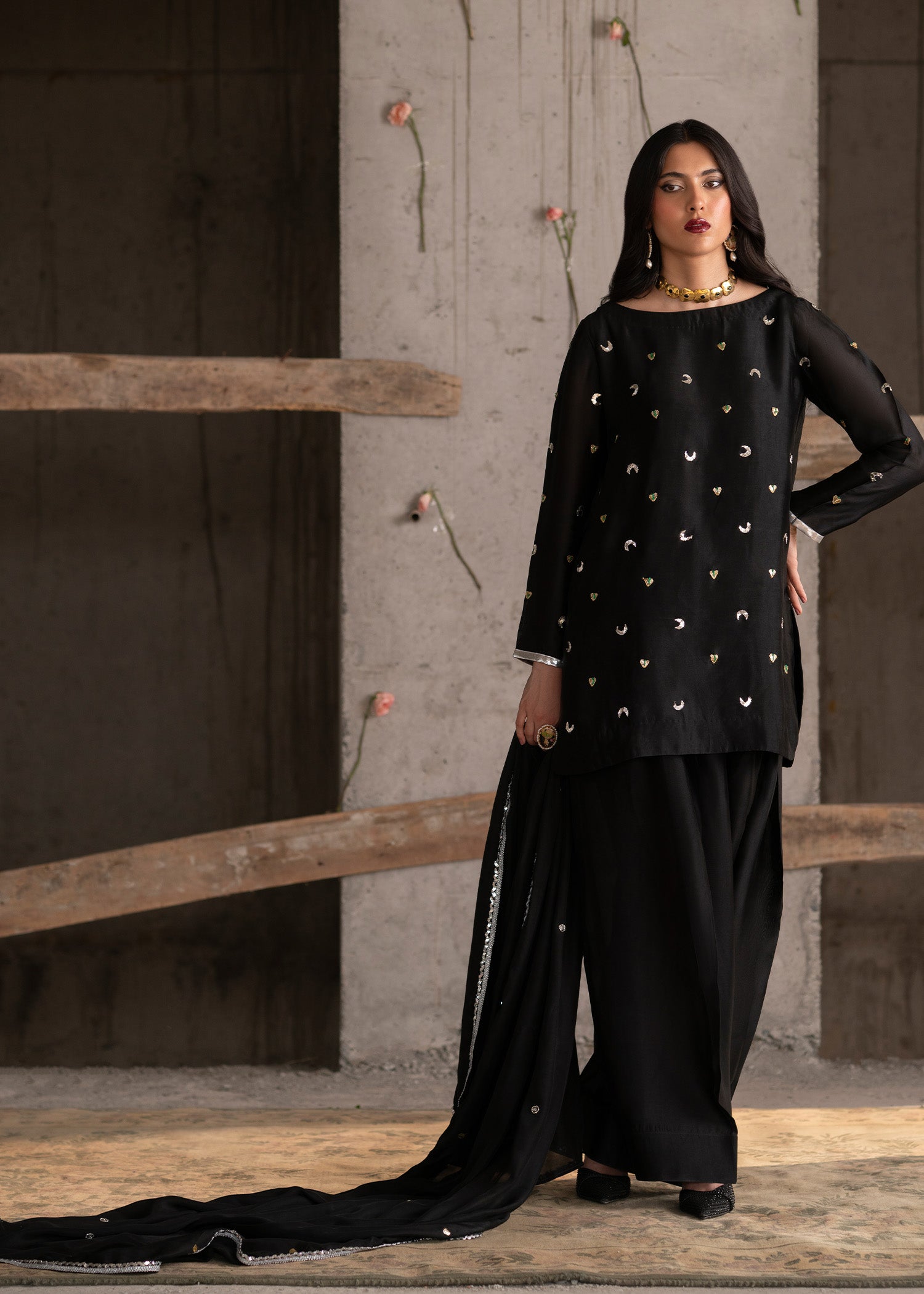 Pakistani Black Embellished Tissue Silk Kurta Set (3-Piece) - Image 5