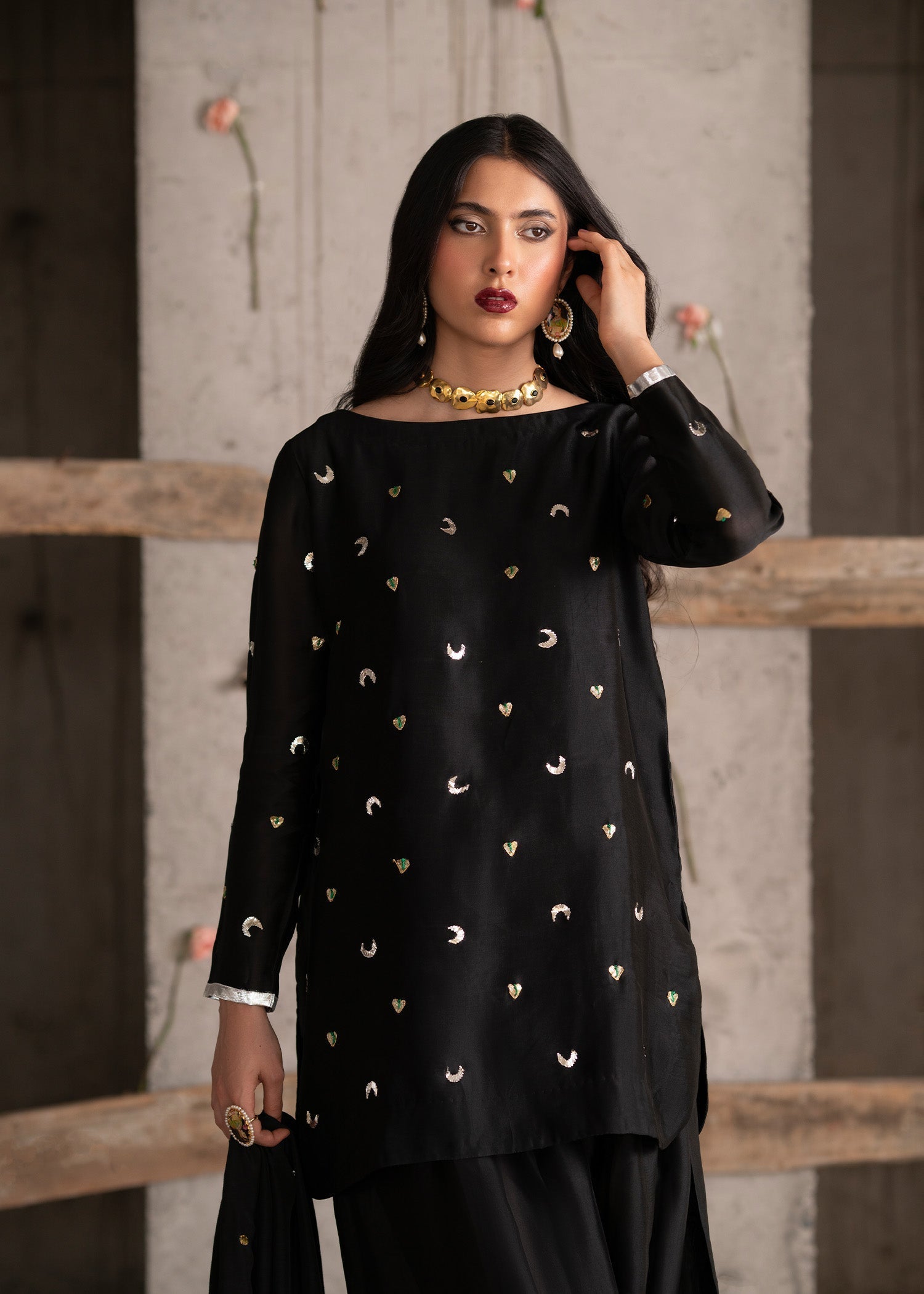 Pakistani Black Embellished Tissue Silk Kurta Set (3-Piece) - Image 7