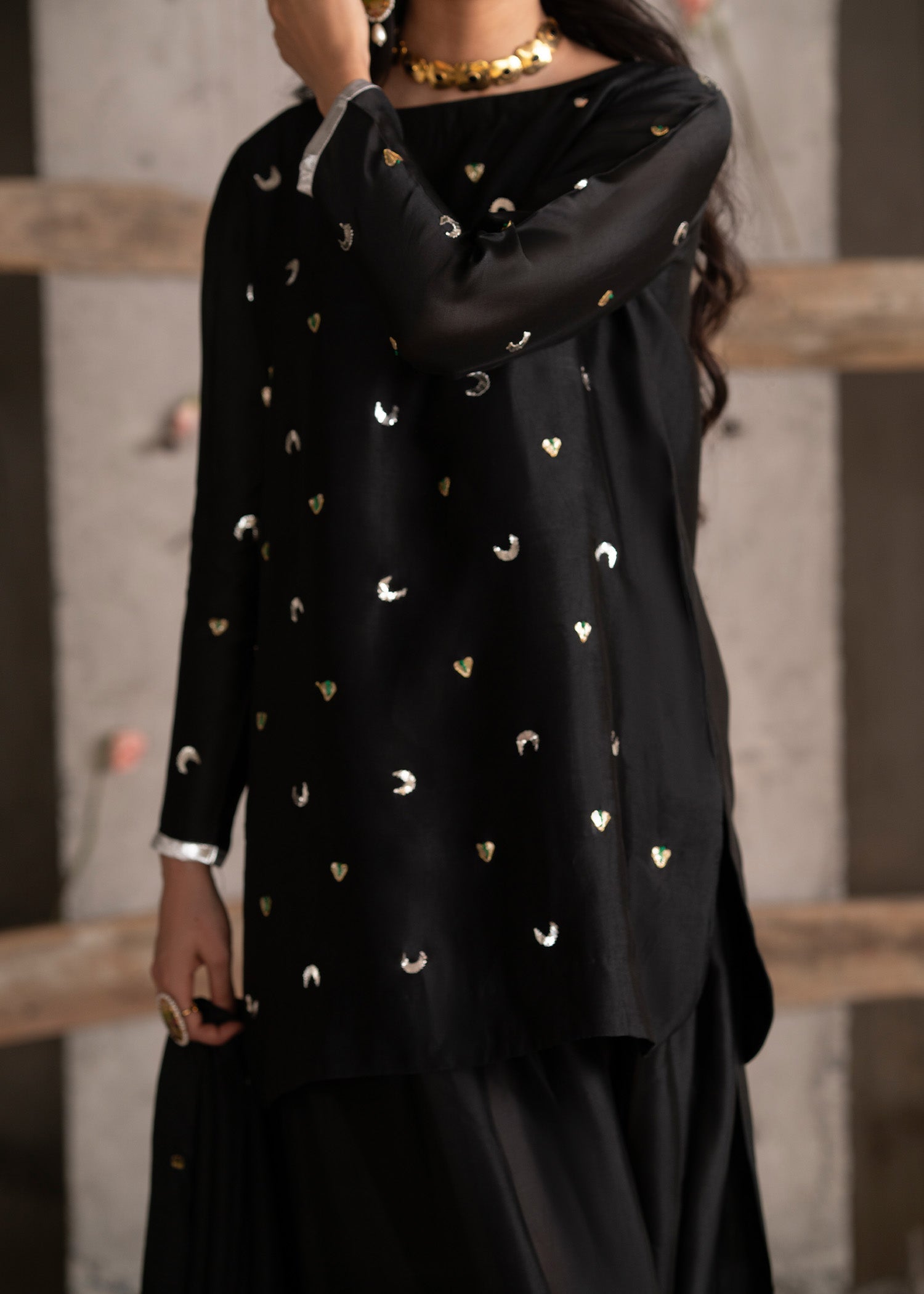 Pakistani Black Embellished Tissue Silk Kurta Set (3-Piece) - Image 8