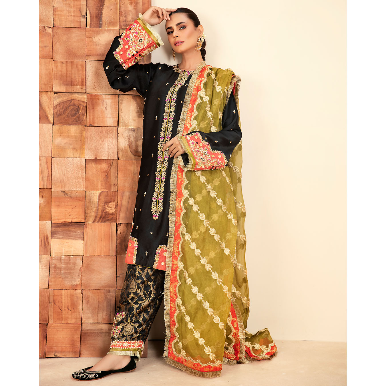 Black Embroidered Tissue Silk Kurta Set (3-Piece) - Image 5