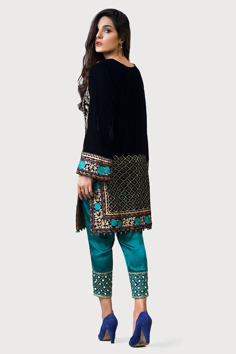 Pakistani Black Ari-Embroidered Velvet Salwar Kameez (3-Piece) - Image 2