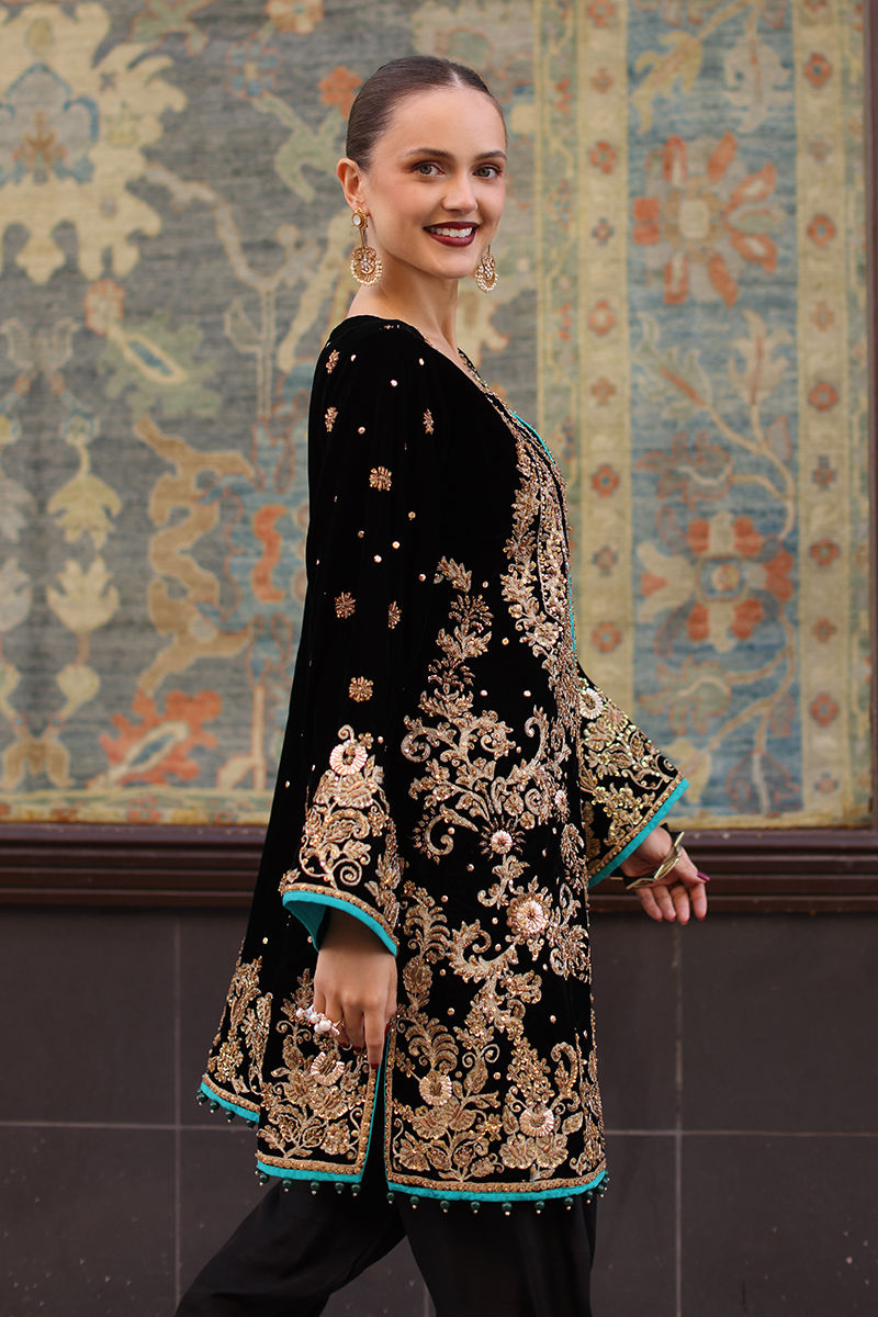 Pakistani Black Hand-Embroidered Velvet Salwar Kameez (3-Piece) - Image 3