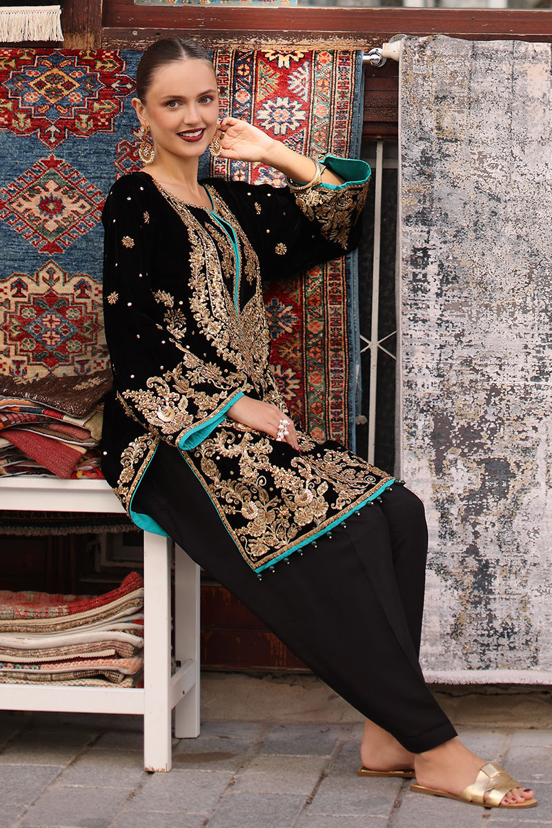Pakistani Black Hand-Embroidered Velvet Salwar Kameez (3-Piece) - Image 4
