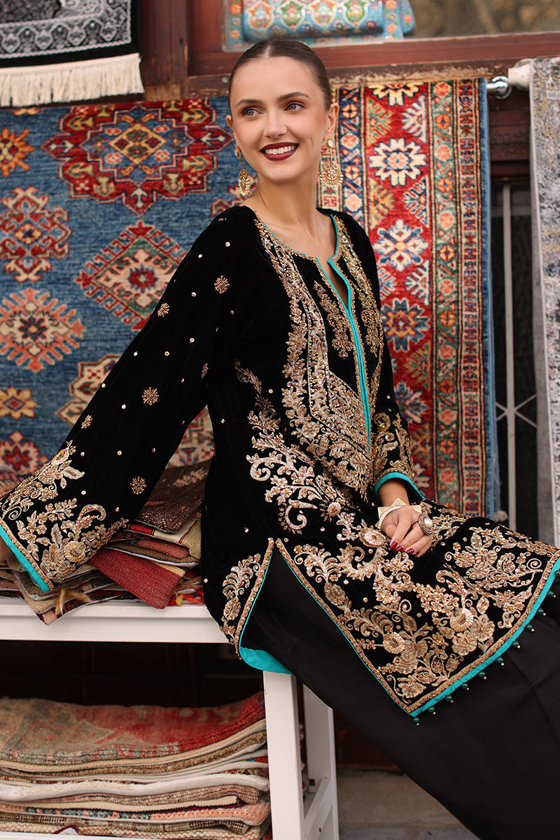 Pakistani Black Hand-Embroidered Velvet Salwar Kameez (3-Piece) - Image 7