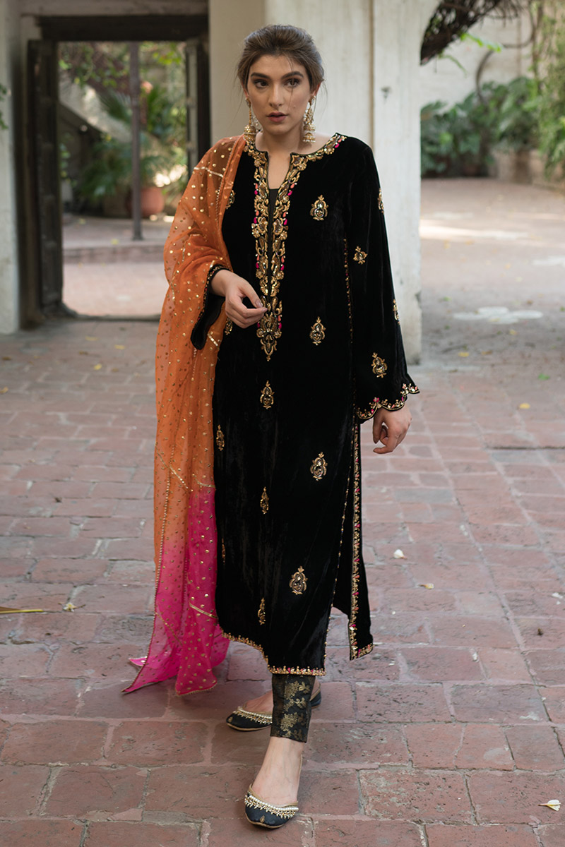 Pakistani Black Embroidered Velvet Kurta Set (3-Piece) - Image 1