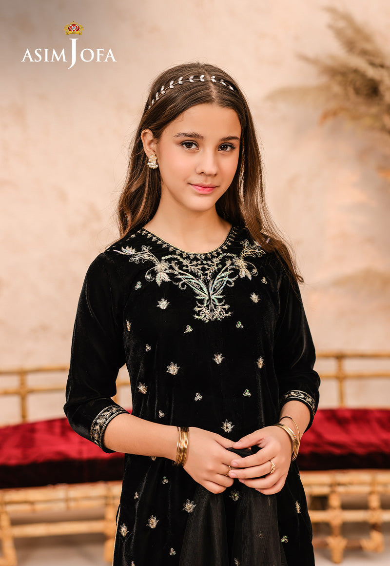 Pakistani Black Embroidered Velvet 3-Piece Salwar Kameez - Image 1