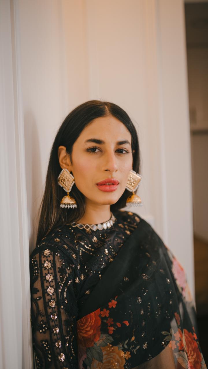 Pakistani Black Floral Organza Saree with Chikankari Blouse (3-Piece) - Image 3