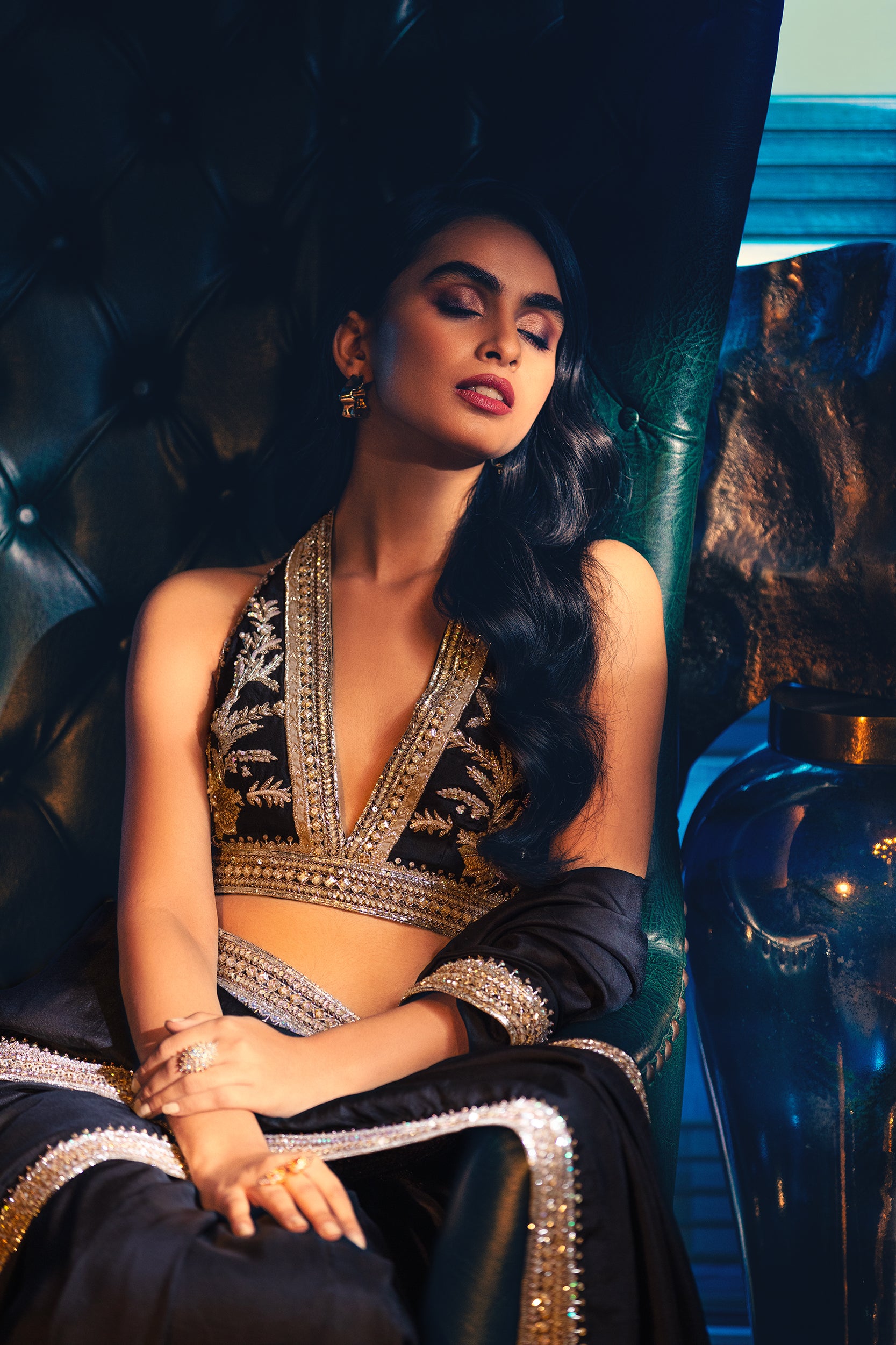 Black Embellished Raw Silk Saree (2-Piece) - Image 3