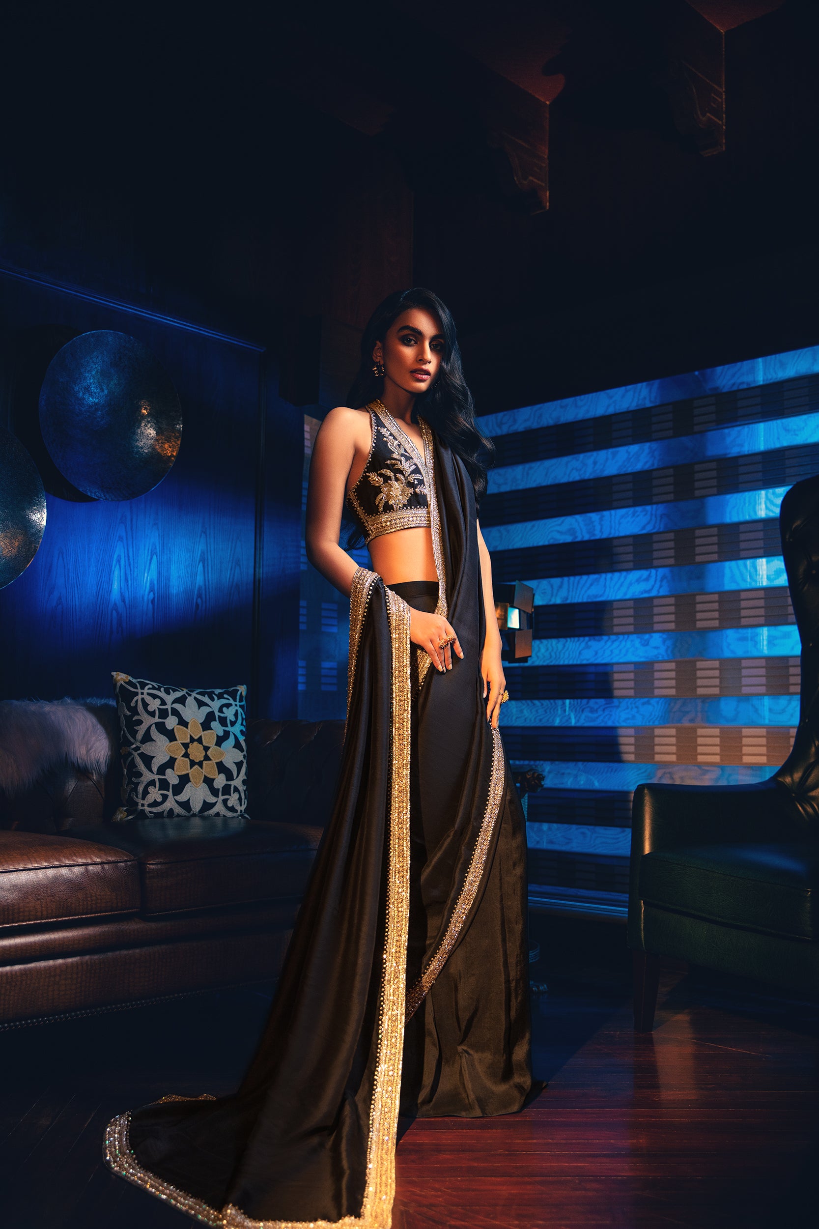 Black Embellished Raw Silk Saree (2-Piece) - Image 4