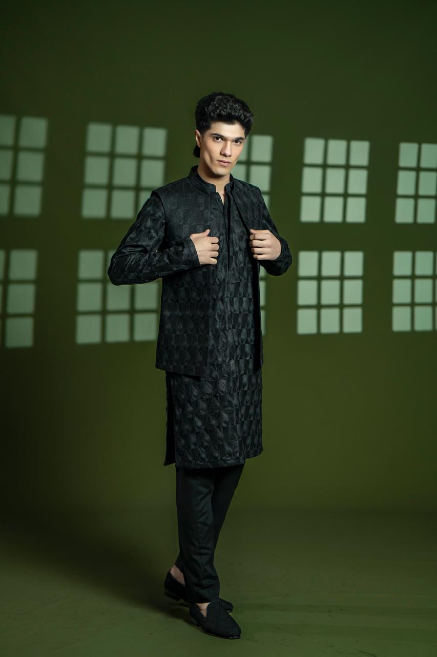 Black Embroidered Blended Waistcoat Kurta (3-Piece) - Image 4