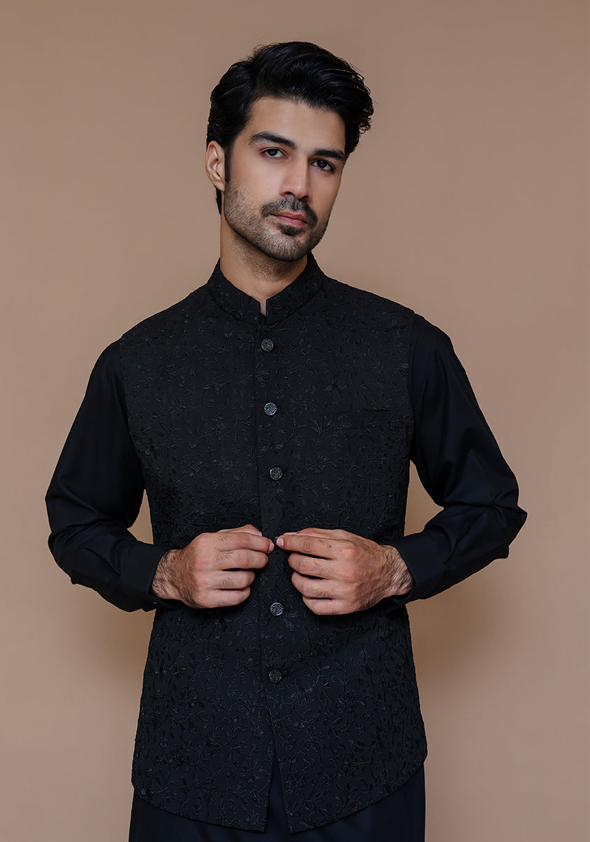 Black Embroidered Georgette Waistcoat Kurta (3-Piece) - Image 4