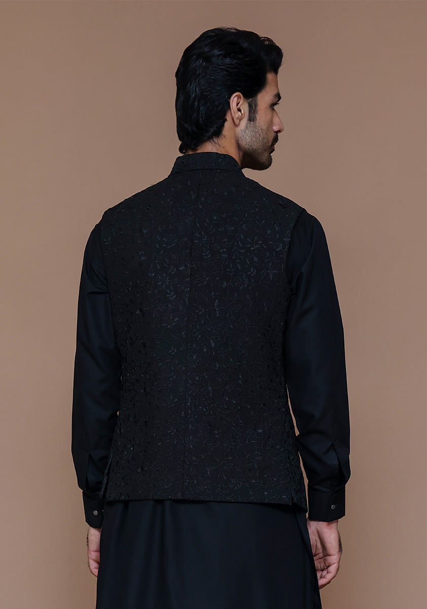 Black Embroidered Georgette Waistcoat Kurta (3-Piece) - Image 5