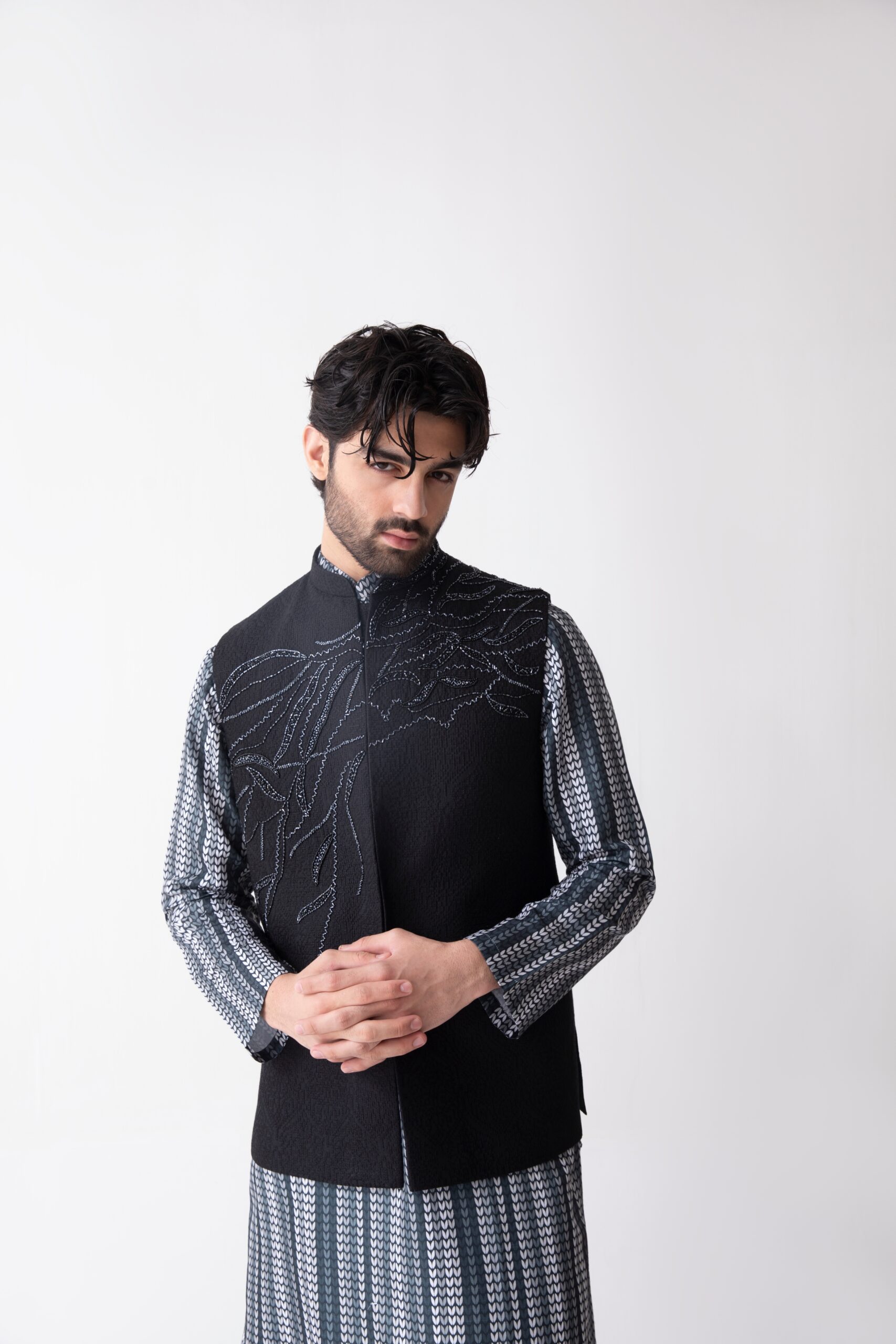 Black Embroidered Slim-Fit Waistcoat Kurta (3-Piece) - Image 4