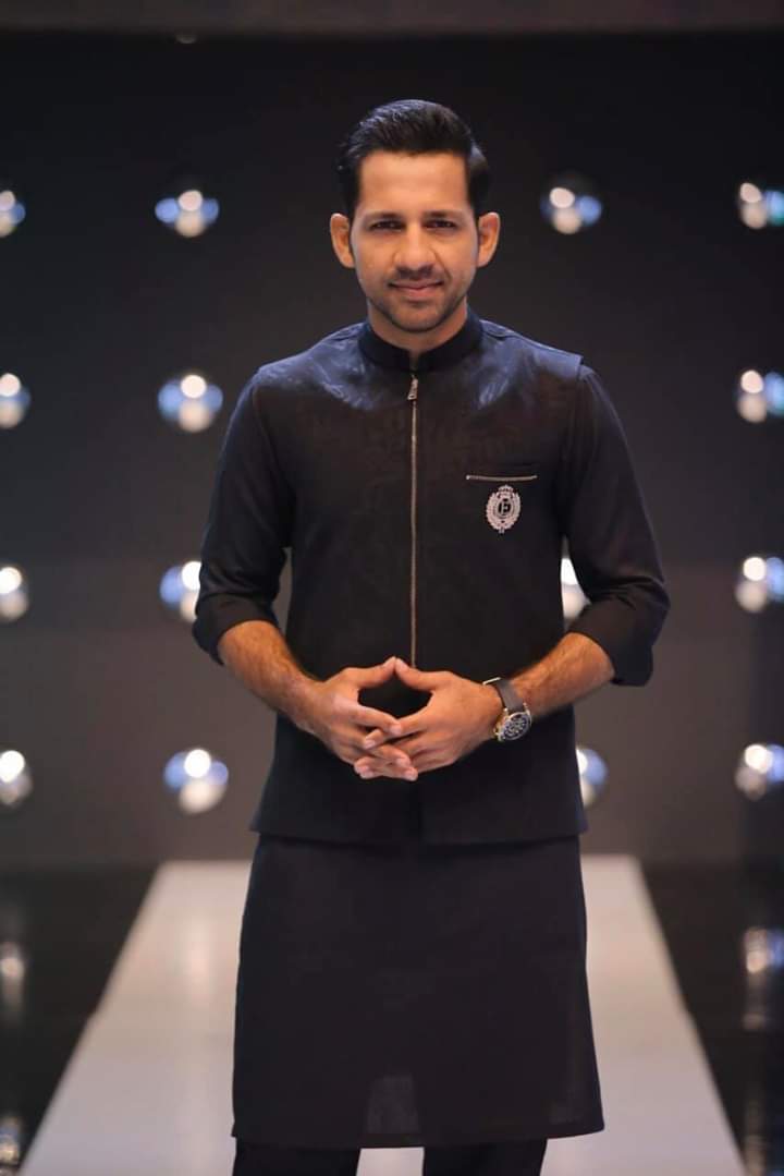 Black Embroidered Waistcoat Kurta Set (3-Piece) - Image 1