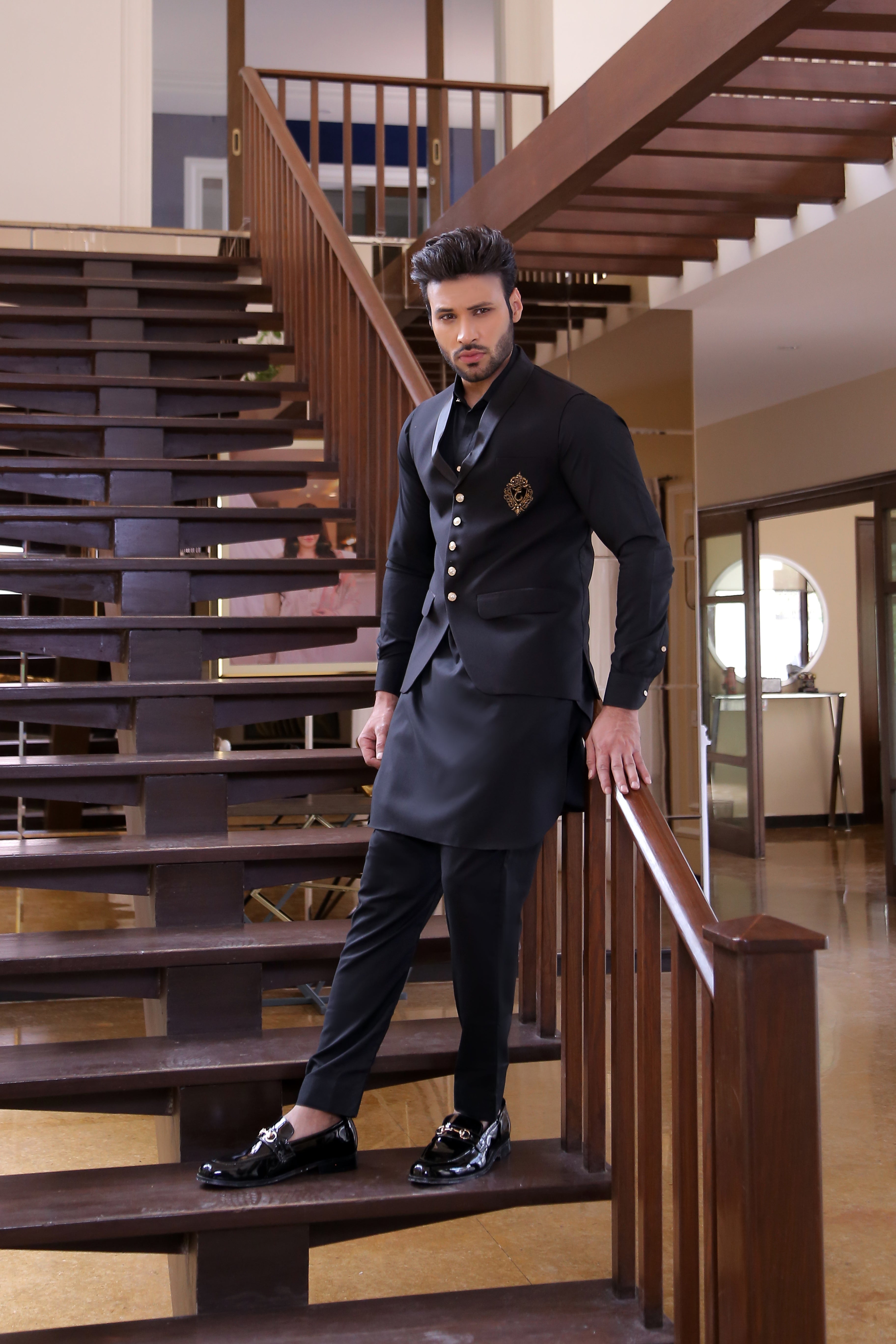 Black Embroidered Suiting Waistcoat Kurta (3-Piece) - Image 1
