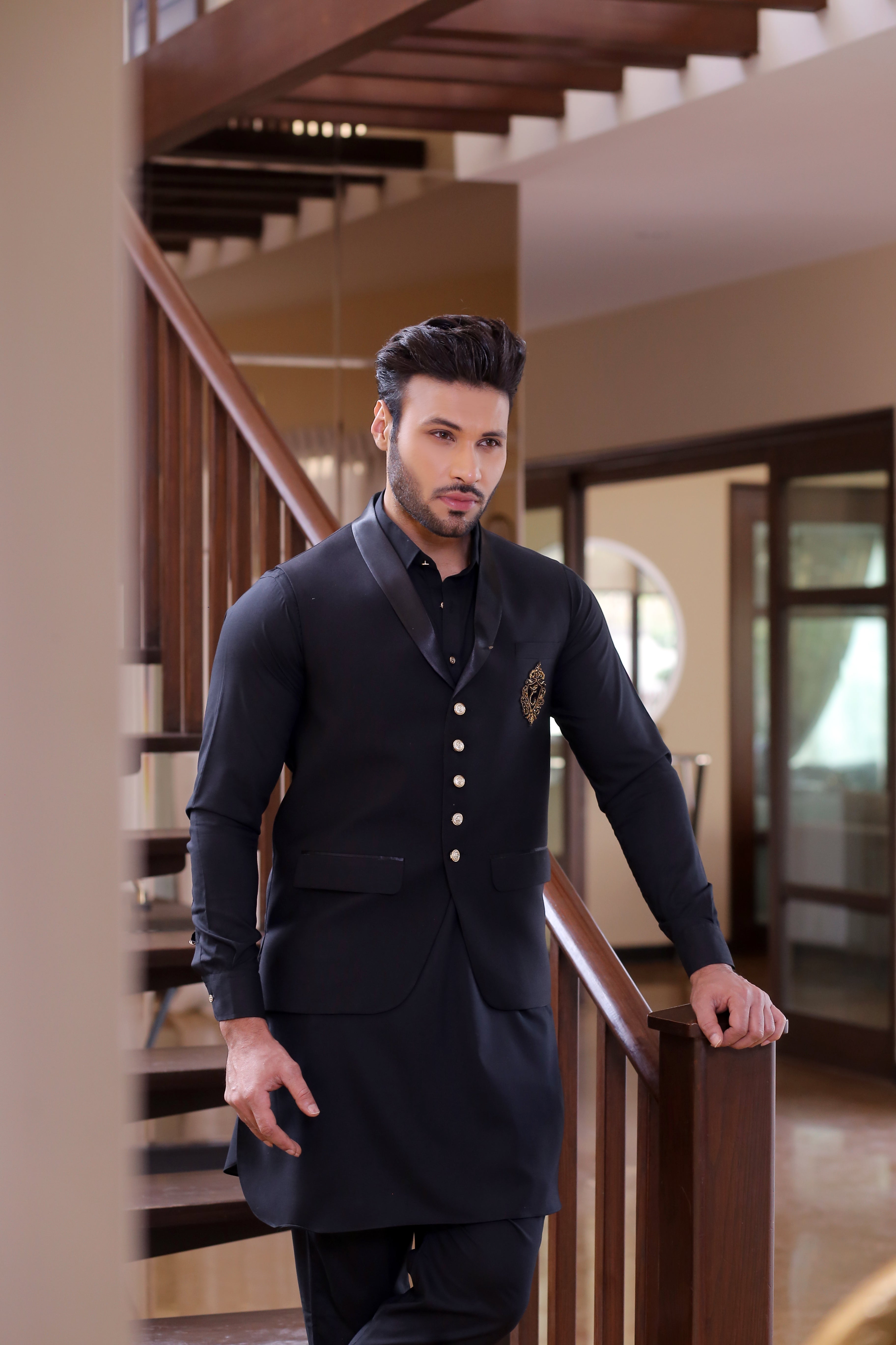 Black Embroidered Suiting Waistcoat Kurta (3-Piece) - Image 2