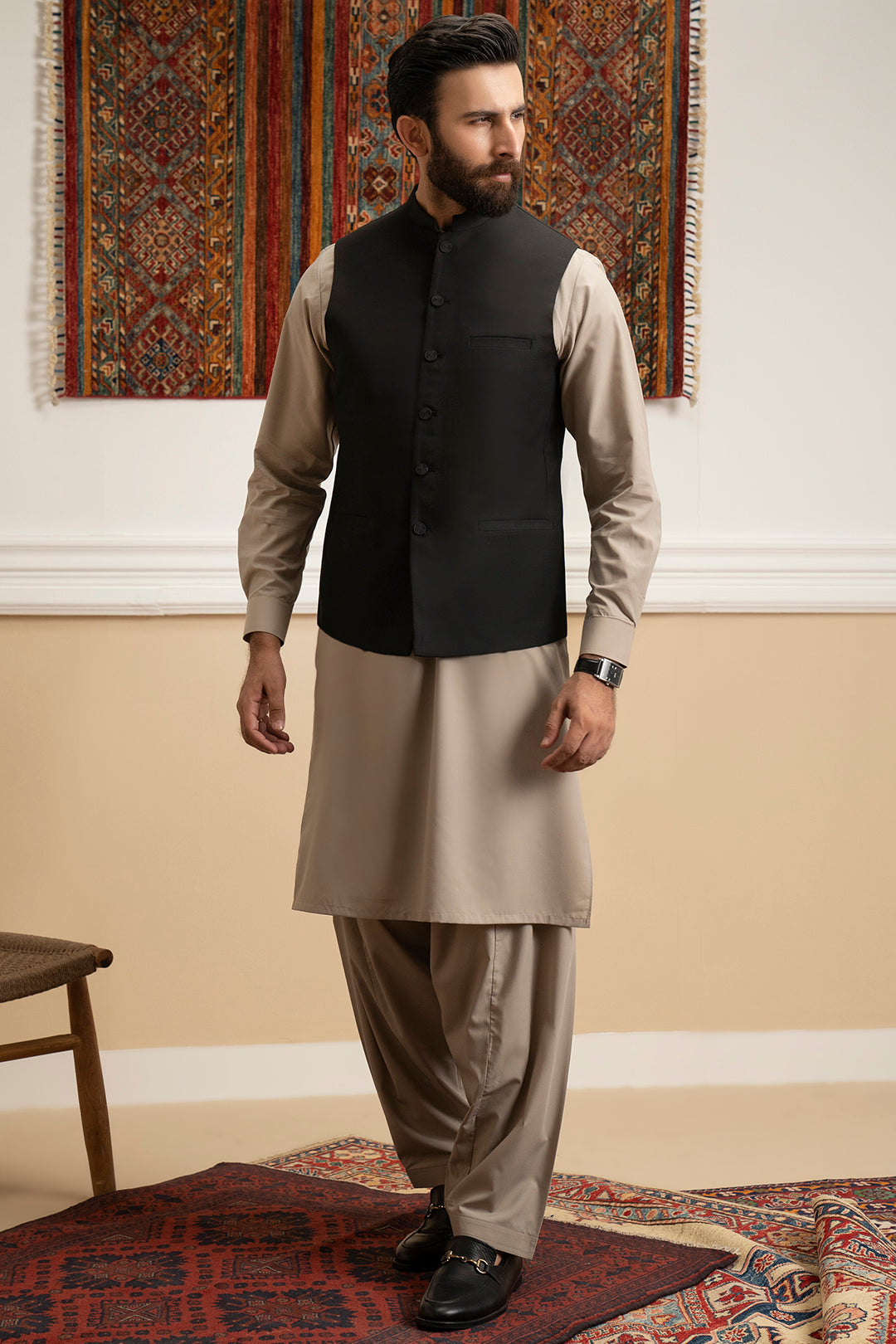 Black Textured Suiting Fabric Waistcoat Kurta (3-Piece) - Image 4