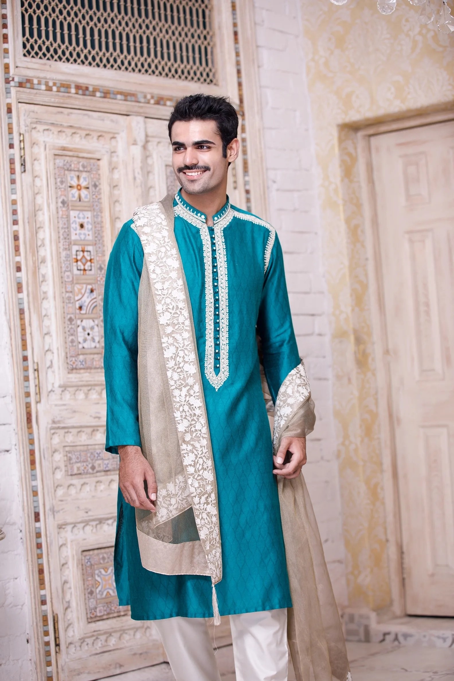 Cerulean Blue Dardozi Embroidered Karandi Kurta (3-Piece) - Image 3