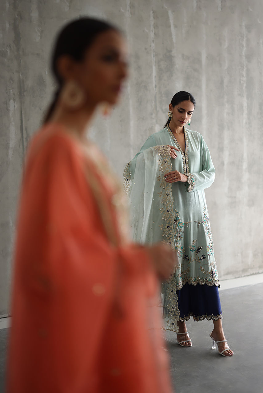 Light Blue Embroidered Raw Silk Kurta Set (3-Piece) - Image 7