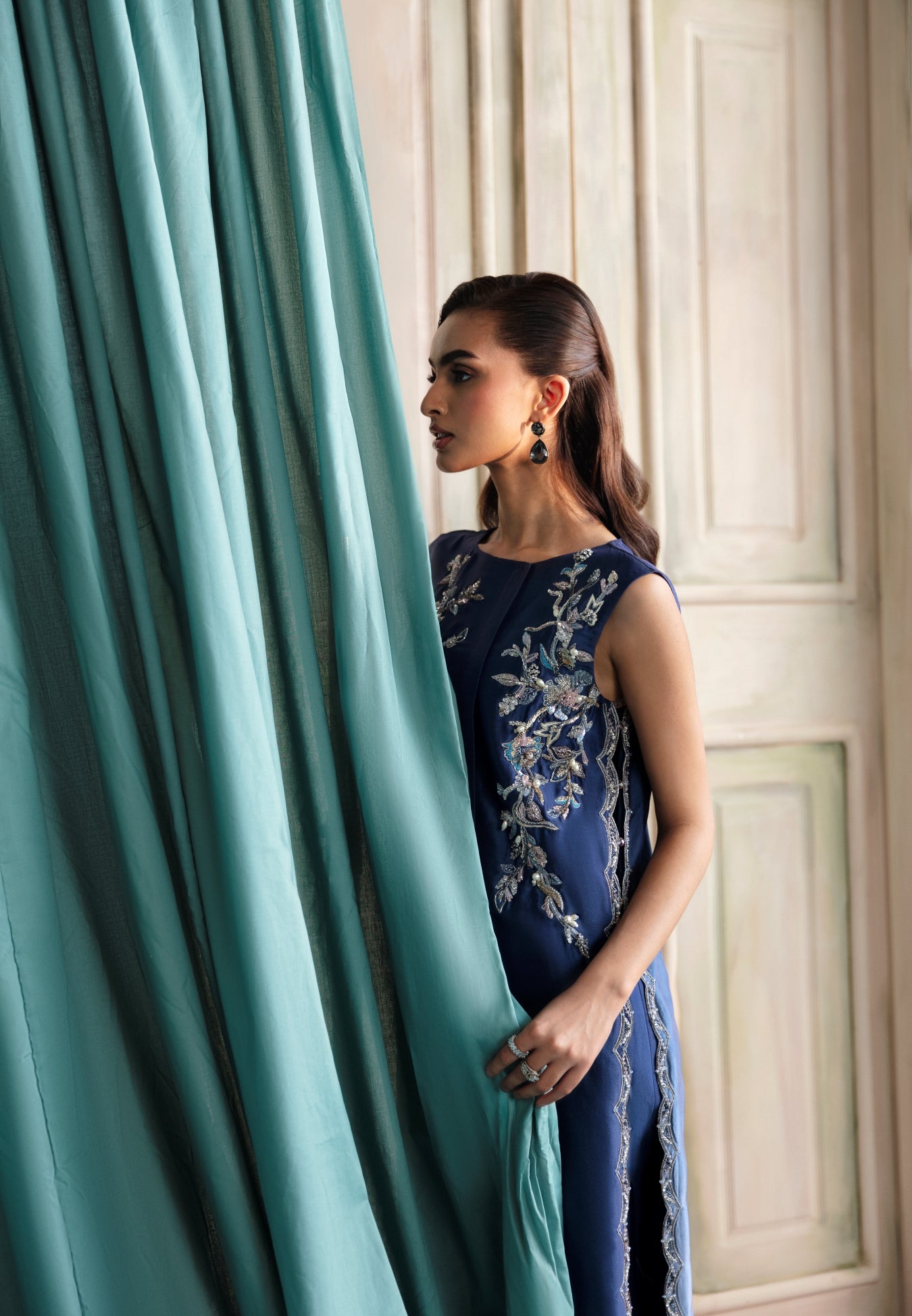 Pakistani Blue Ombre Embroidered Silk-Blend Salwar Kameez (2-Piece) - Image 4